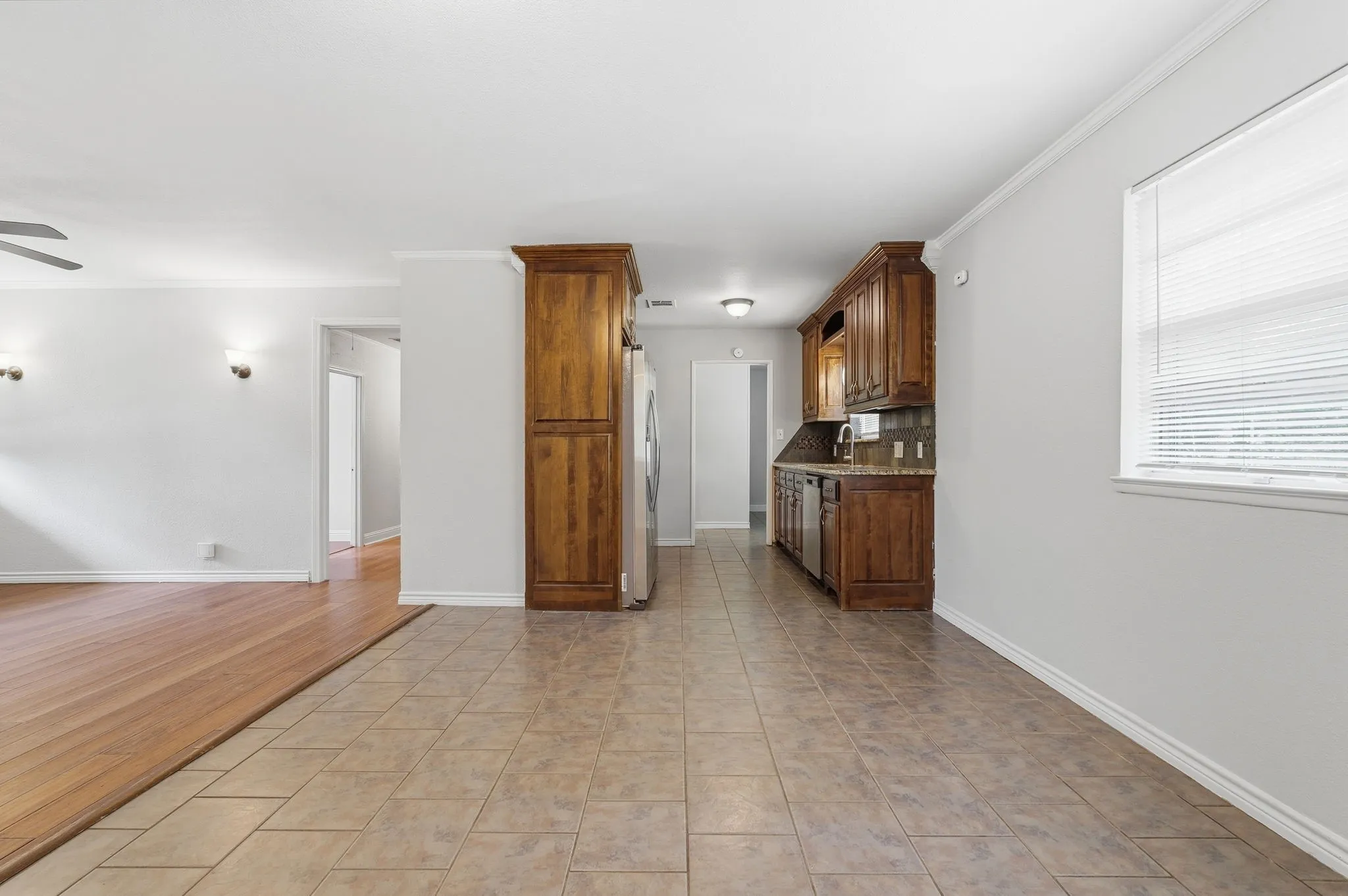Single Family Residence For Sale in Tarrant County , 760 Oakwood Avenue, Hurst, Texas 76053, 5 Bedroom, 2 Bathroom, Garage spaces, 1,592 Sqft, built in 1961, mls#21310571, Real Estate Agent in Hurst, Homes For Sale in Tarrant county, Homes For Sale in Hurst, Realtor in Hurst Texas, Real Estate Brokerage Independent Realty Texas, Luminita Cordes Realtor