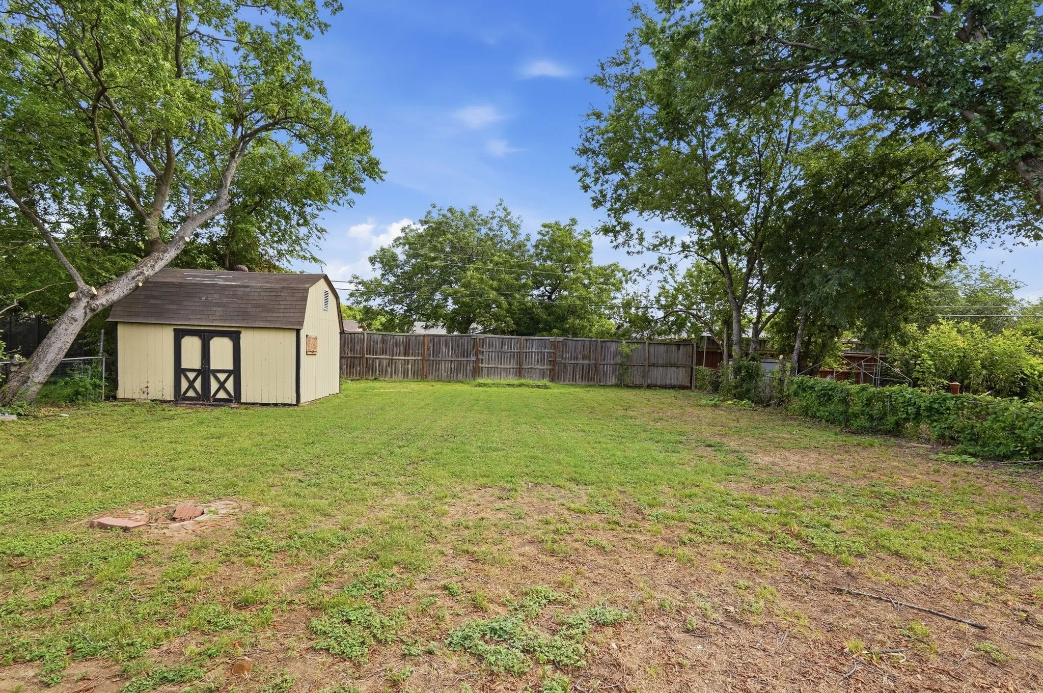 Single Family Residence For Sale in Tarrant County , 760 Oakwood Avenue, Hurst, Texas 76053, 5 Bedroom, 2 Bathroom, Garage spaces, 1,592 Sqft, built in 1961, mls#21310571, Real Estate Agent in Hurst, Homes For Sale in Tarrant county, Homes For Sale in Hurst, Realtor in Hurst Texas, Real Estate Brokerage Independent Realty Texas, Luminita Cordes Realtor