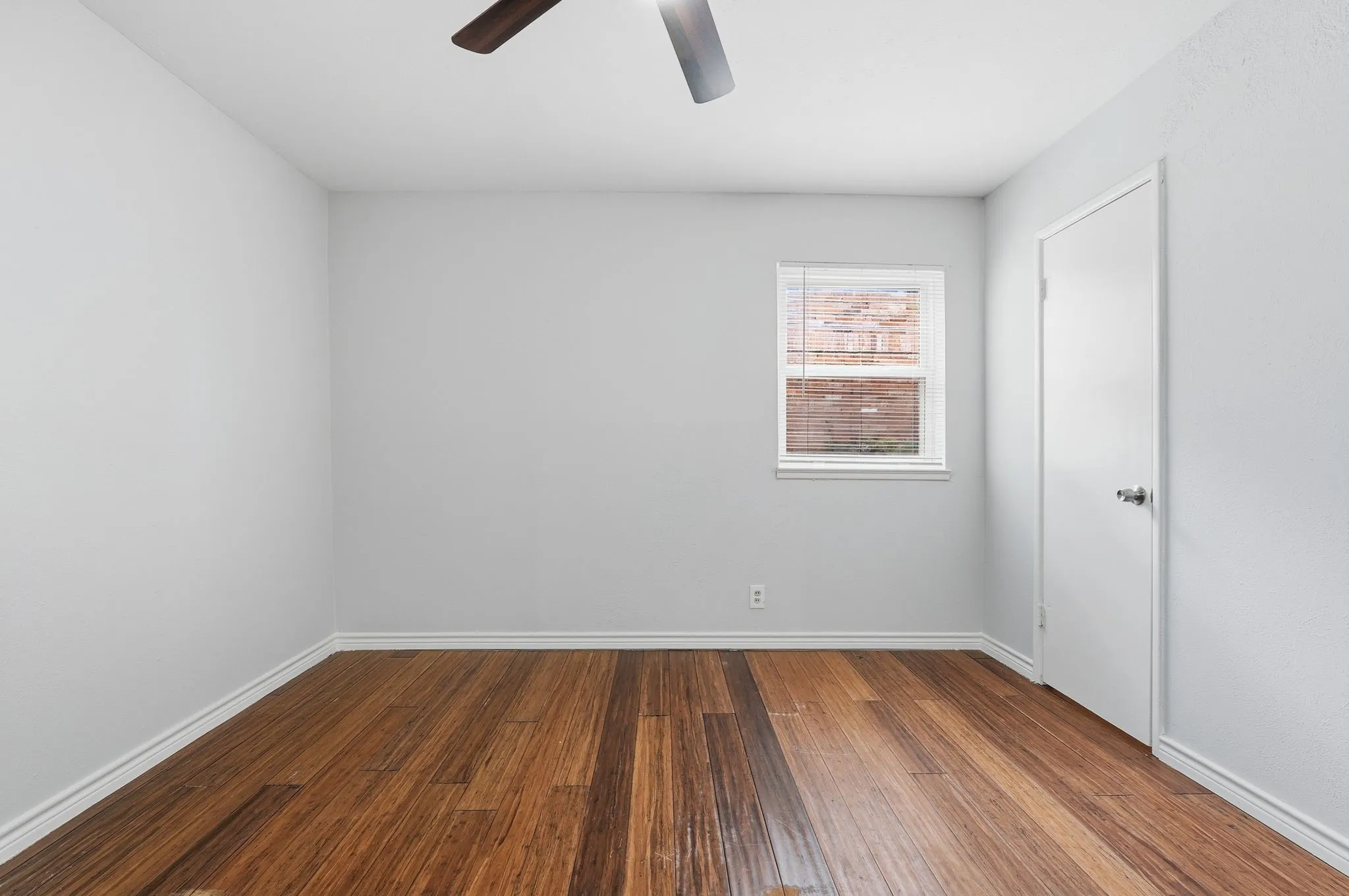 Single Family Residence For Sale in Tarrant County , 760 Oakwood Avenue, Hurst, Texas 76053, 5 Bedroom, 2 Bathroom, Garage spaces, 1,592 Sqft, built in 1961, mls#21310571, Real Estate Agent in Hurst, Homes For Sale in Tarrant county, Homes For Sale in Hurst, Realtor in Hurst Texas, Real Estate Brokerage Independent Realty Texas, Luminita Cordes Realtor