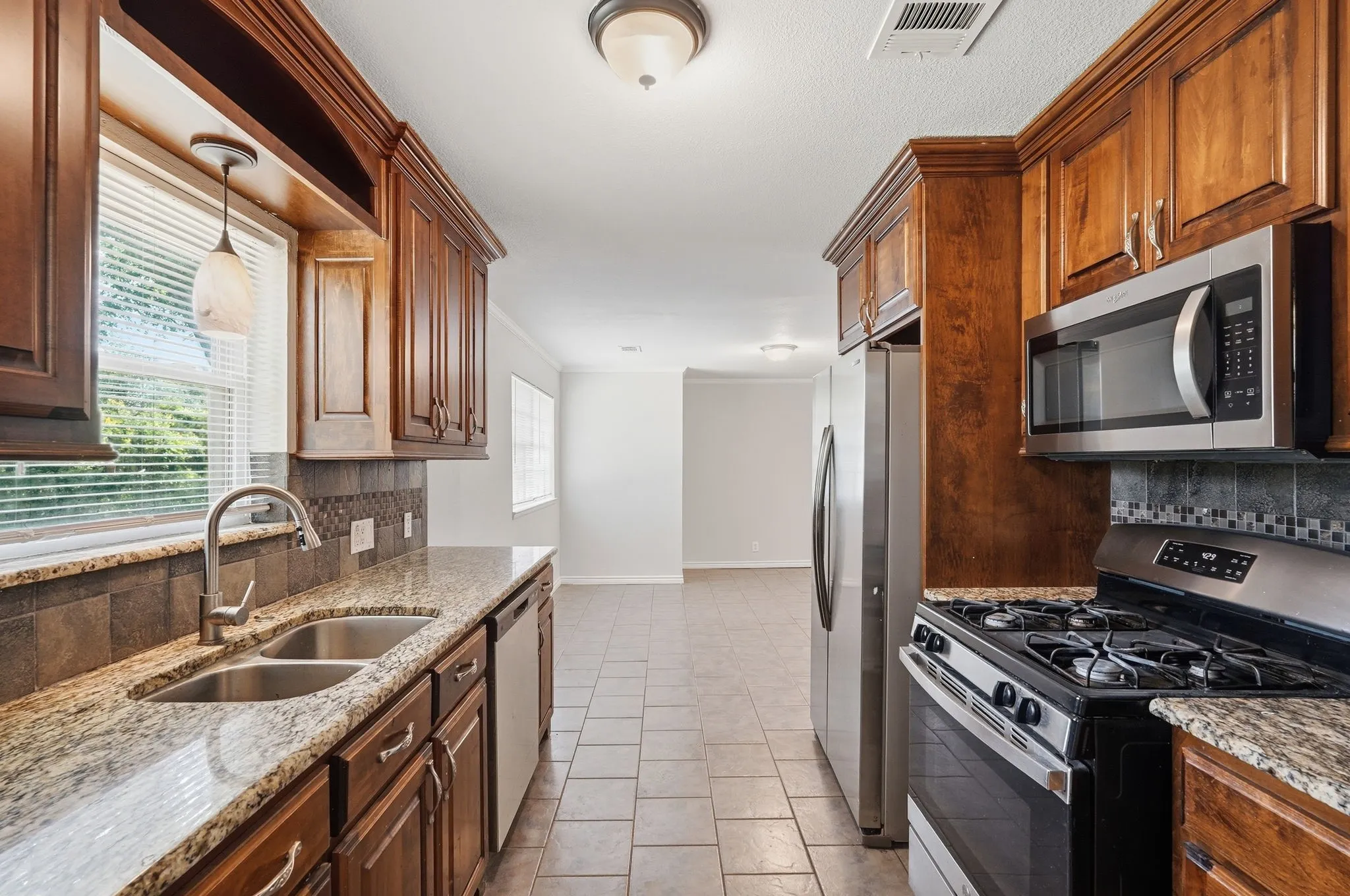 Single Family Residence For Sale in Tarrant County , 760 Oakwood Avenue, Hurst, Texas 76053, 5 Bedroom, 2 Bathroom, Garage spaces, 1,592 Sqft, built in 1961, mls#21310571, Real Estate Agent in Hurst, Homes For Sale in Tarrant county, Homes For Sale in Hurst, Realtor in Hurst Texas, Real Estate Brokerage Independent Realty Texas, Luminita Cordes Realtor