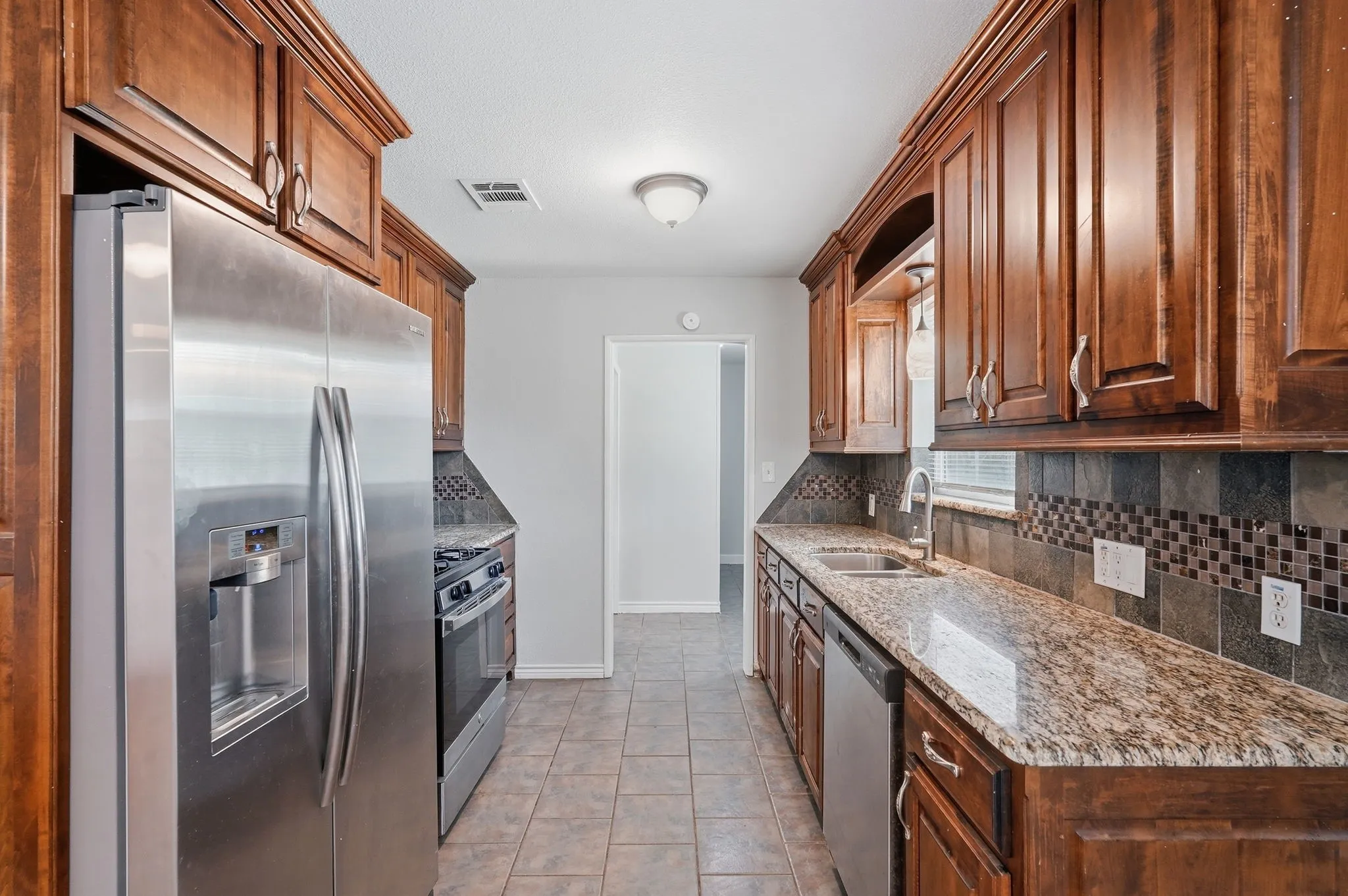 Single Family Residence For Sale in Tarrant County , 760 Oakwood Avenue, Hurst, Texas 76053, 5 Bedroom, 2 Bathroom, Garage spaces, 1,592 Sqft, built in 1961, mls#21310571, Real Estate Agent in Hurst, Homes For Sale in Tarrant county, Homes For Sale in Hurst, Realtor in Hurst Texas, Real Estate Brokerage Independent Realty Texas, Luminita Cordes Realtor