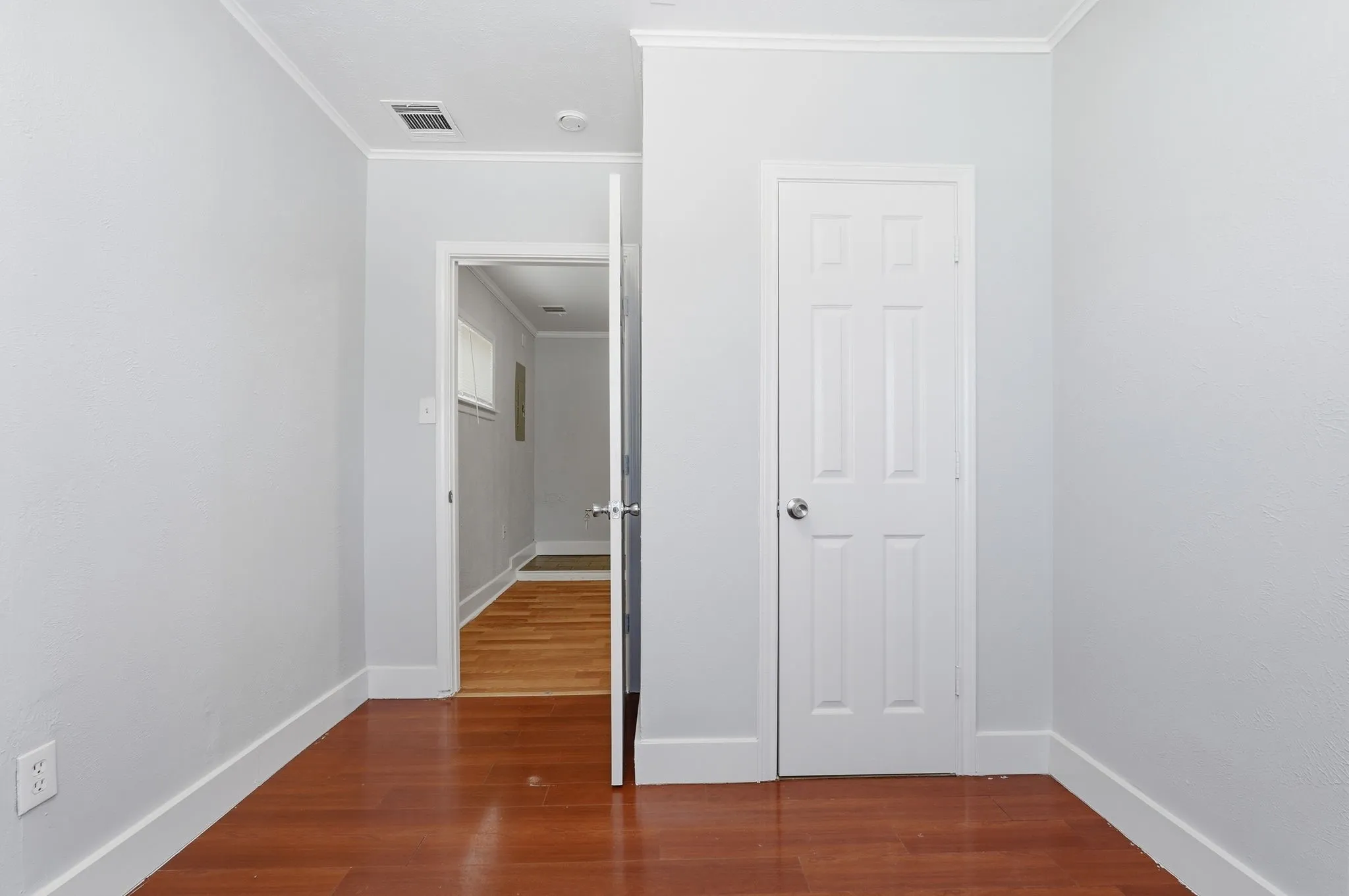 Single Family Residence For Sale in Tarrant County , 760 Oakwood Avenue, Hurst, Texas 76053, 5 Bedroom, 2 Bathroom, Garage spaces, 1,592 Sqft, built in 1961, mls#21310571, Real Estate Agent in Hurst, Homes For Sale in Tarrant county, Homes For Sale in Hurst, Realtor in Hurst Texas, Real Estate Brokerage Independent Realty Texas, Luminita Cordes Realtor