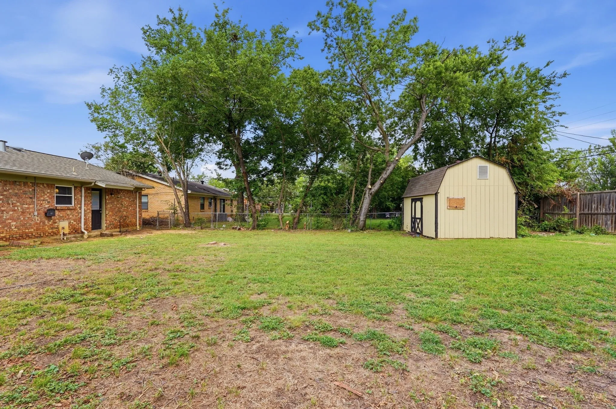 Single Family Residence For Sale in Tarrant County , 760 Oakwood Avenue, Hurst, Texas 76053, 5 Bedroom, 2 Bathroom, Garage spaces, 1,592 Sqft, built in 1961, mls#21310571, Real Estate Agent in Hurst, Homes For Sale in Tarrant county, Homes For Sale in Hurst, Realtor in Hurst Texas, Real Estate Brokerage Independent Realty Texas, Luminita Cordes Realtor
