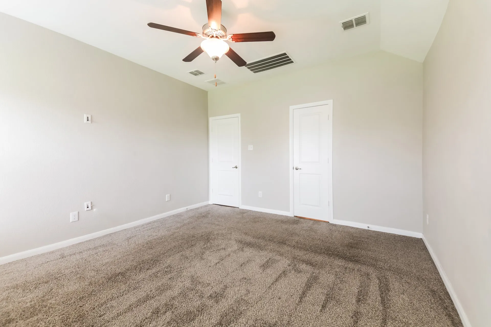 Single Family Residence For Sale in Kaufman County , 116 Caddo Lake Court, Forney, Texas 75126, 3 Bedroom, 3 Bathroom, 2 Garage spaces, 2,296 Sqft, built in 2018, mls#21311089, Real Estate Agent in Forney, Homes For Sale in Kaufman county, Homes For Sale in Forney, Realtor in Forney Texas, Real Estate Brokerage Independent Realty Texas, Luminita Cordes Realtor