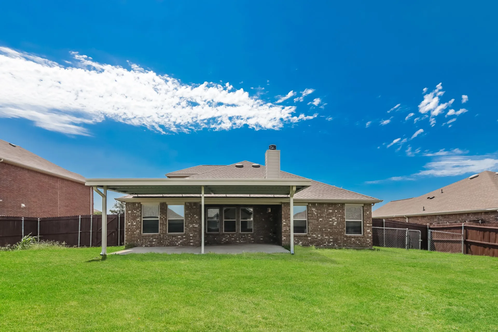 Single Family Residence For Sale in Kaufman County , 116 Caddo Lake Court, Forney, Texas 75126, 3 Bedroom, 3 Bathroom, 2 Garage spaces, 2,296 Sqft, built in 2018, mls#21311089, Real Estate Agent in Forney, Homes For Sale in Kaufman county, Homes For Sale in Forney, Realtor in Forney Texas, Real Estate Brokerage Independent Realty Texas, Luminita Cordes Realtor