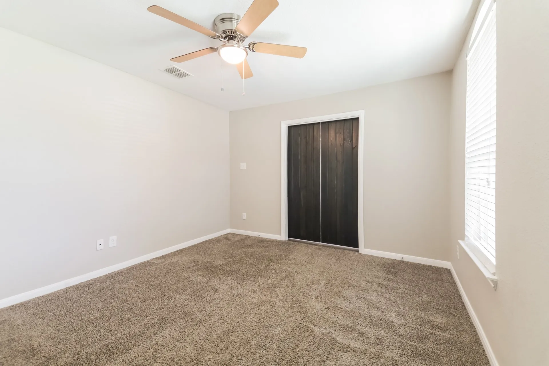 Single Family Residence For Sale in Kaufman County , 116 Caddo Lake Court, Forney, Texas 75126, 3 Bedroom, 3 Bathroom, 2 Garage spaces, 2,296 Sqft, built in 2018, mls#21311089, Real Estate Agent in Forney, Homes For Sale in Kaufman county, Homes For Sale in Forney, Realtor in Forney Texas, Real Estate Brokerage Independent Realty Texas, Luminita Cordes Realtor