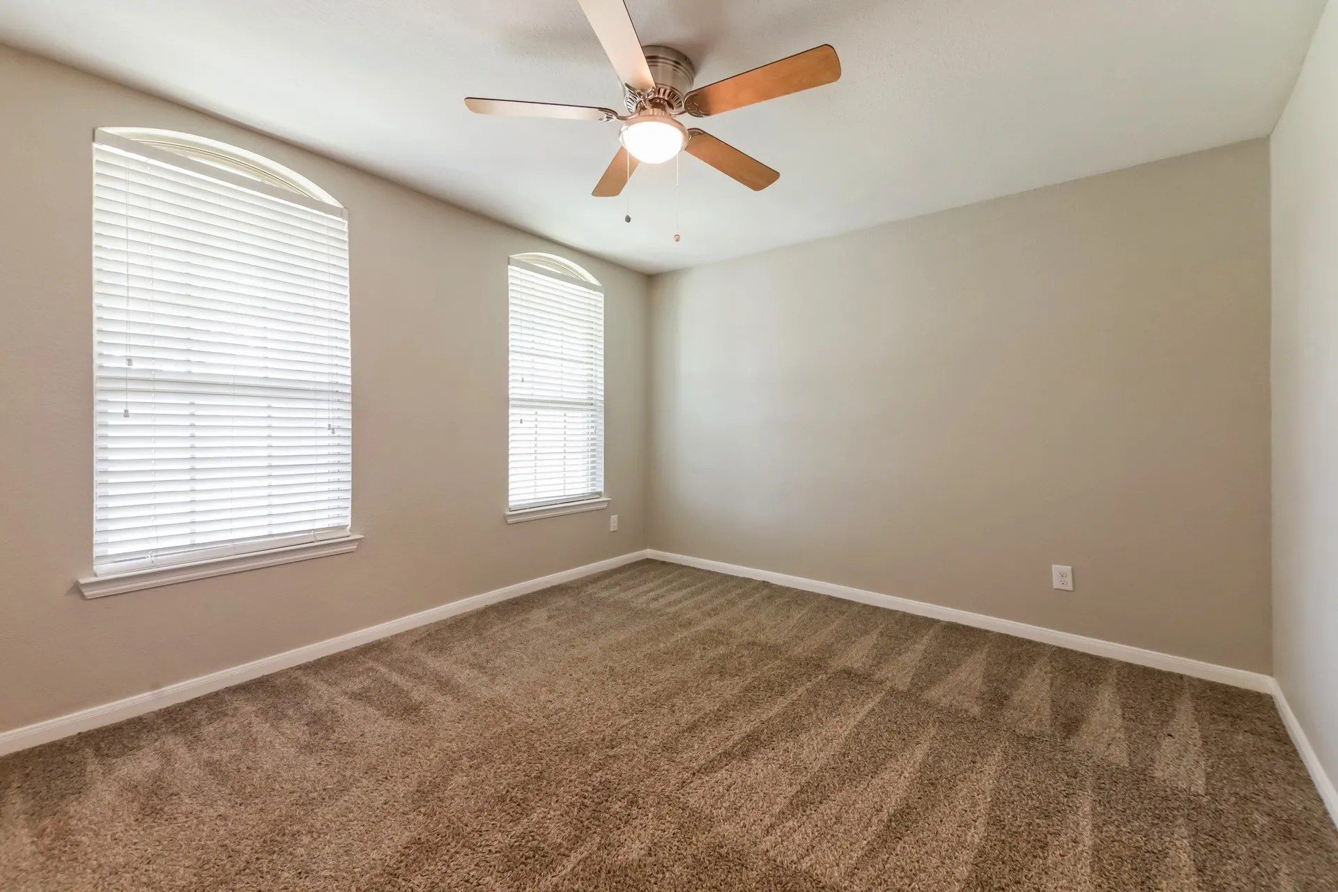 Single Family Residence For Sale in Kaufman County , 116 Caddo Lake Court, Forney, Texas 75126, 3 Bedroom, 3 Bathroom, 2 Garage spaces, 2,296 Sqft, built in 2018, mls#21311089, Real Estate Agent in Forney, Homes For Sale in Kaufman county, Homes For Sale in Forney, Realtor in Forney Texas, Real Estate Brokerage Independent Realty Texas, Luminita Cordes Realtor