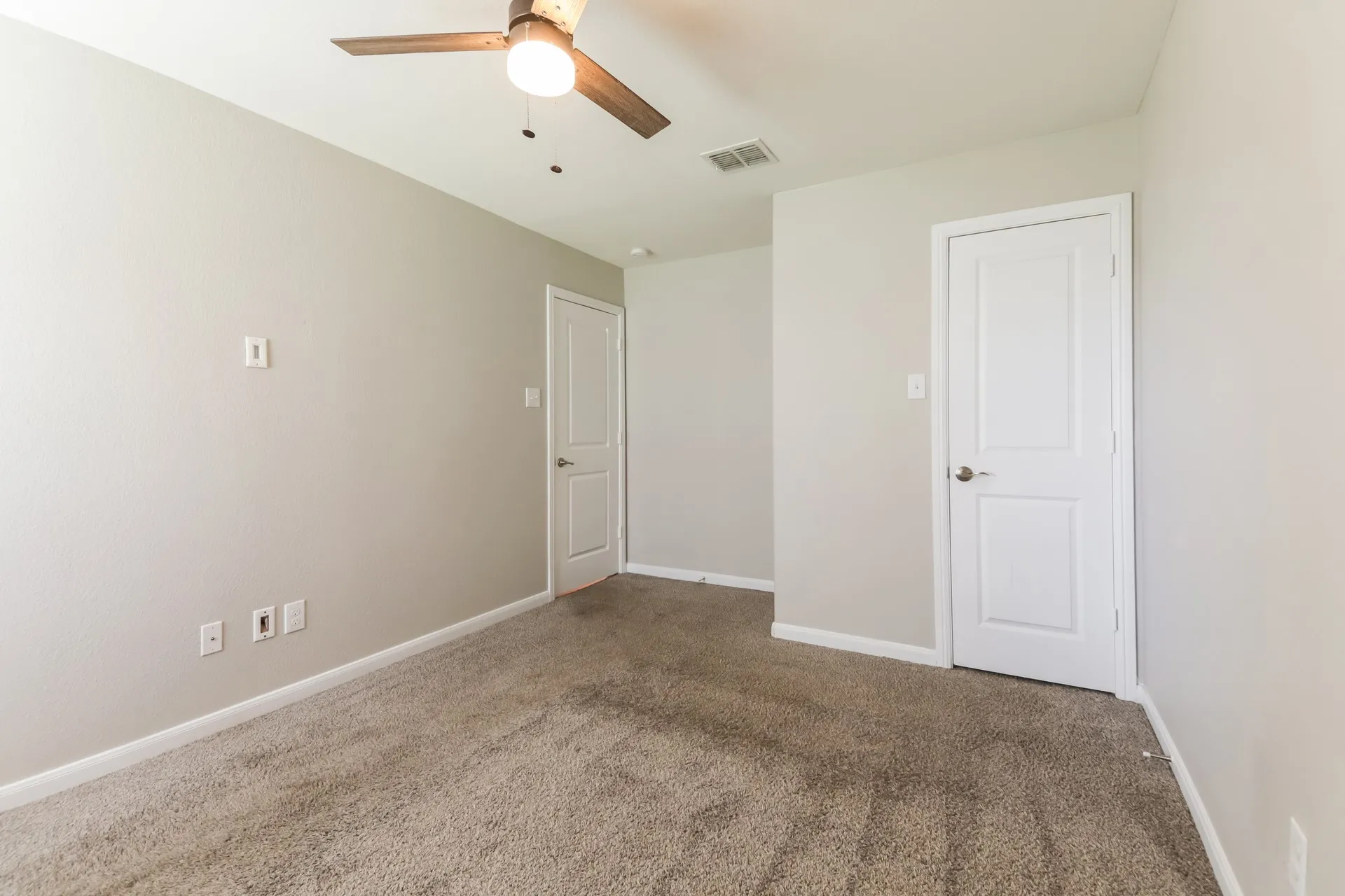 Single Family Residence For Sale in Kaufman County , 116 Caddo Lake Court, Forney, Texas 75126, 3 Bedroom, 3 Bathroom, 2 Garage spaces, 2,296 Sqft, built in 2018, mls#21311089, Real Estate Agent in Forney, Homes For Sale in Kaufman county, Homes For Sale in Forney, Realtor in Forney Texas, Real Estate Brokerage Independent Realty Texas, Luminita Cordes Realtor