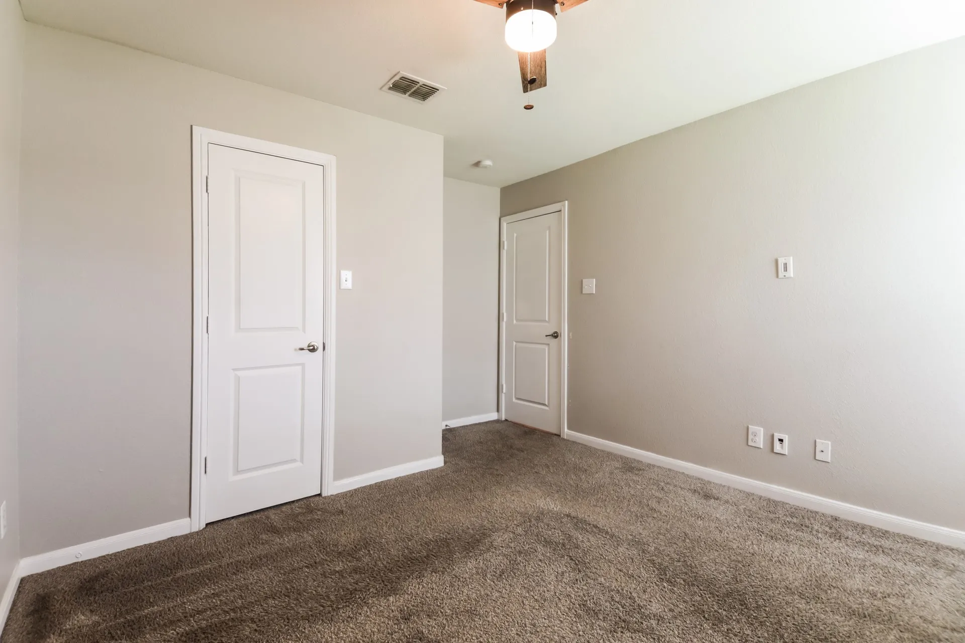 Single Family Residence For Sale in Kaufman County , 116 Caddo Lake Court, Forney, Texas 75126, 3 Bedroom, 3 Bathroom, 2 Garage spaces, 2,296 Sqft, built in 2018, mls#21311089, Real Estate Agent in Forney, Homes For Sale in Kaufman county, Homes For Sale in Forney, Realtor in Forney Texas, Real Estate Brokerage Independent Realty Texas, Luminita Cordes Realtor
