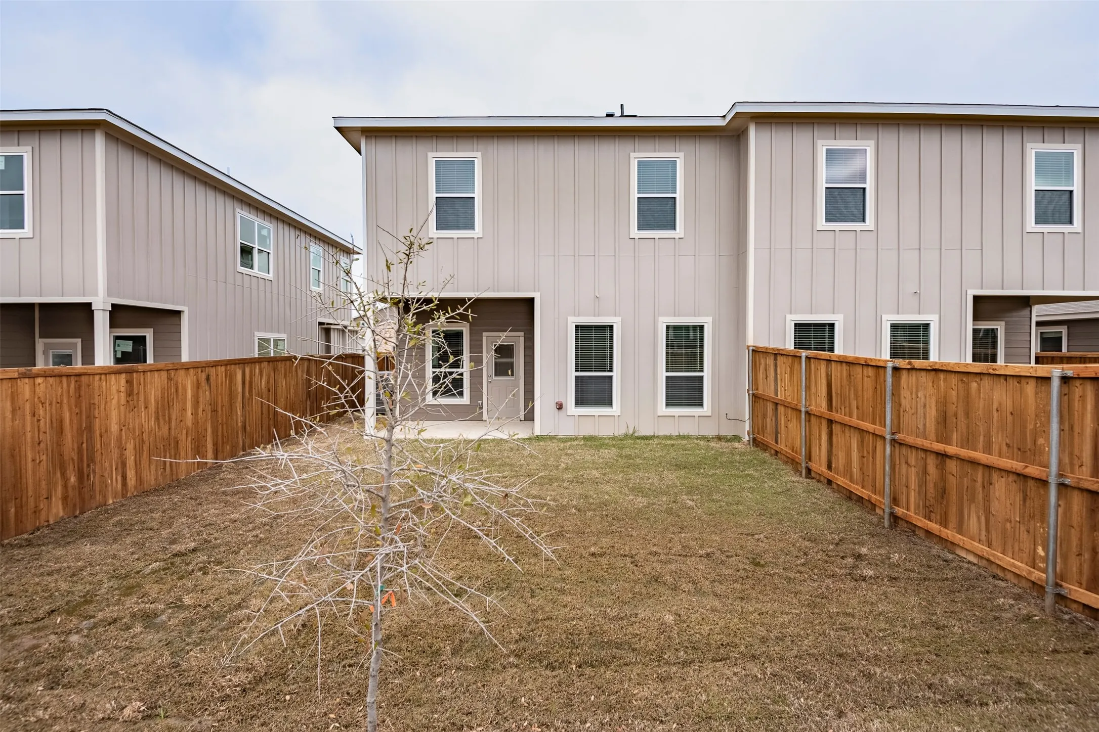 Duplex For Rent in Ellis County , 640 Wheatfield Drive, Venus, Texas 76084, 4 Bedroom, 3 Bathroom, 2 Garage spaces, 1,926 Sqft, built in 2023, mls#21312696, Real Estate Agent in Venus, Homes For Rent in Ellis county, Homes For Rent in Venus, Realtor in Venus Texas, Real Estate Brokerage Independent Realty Texas, Luminita Cordes Realtor