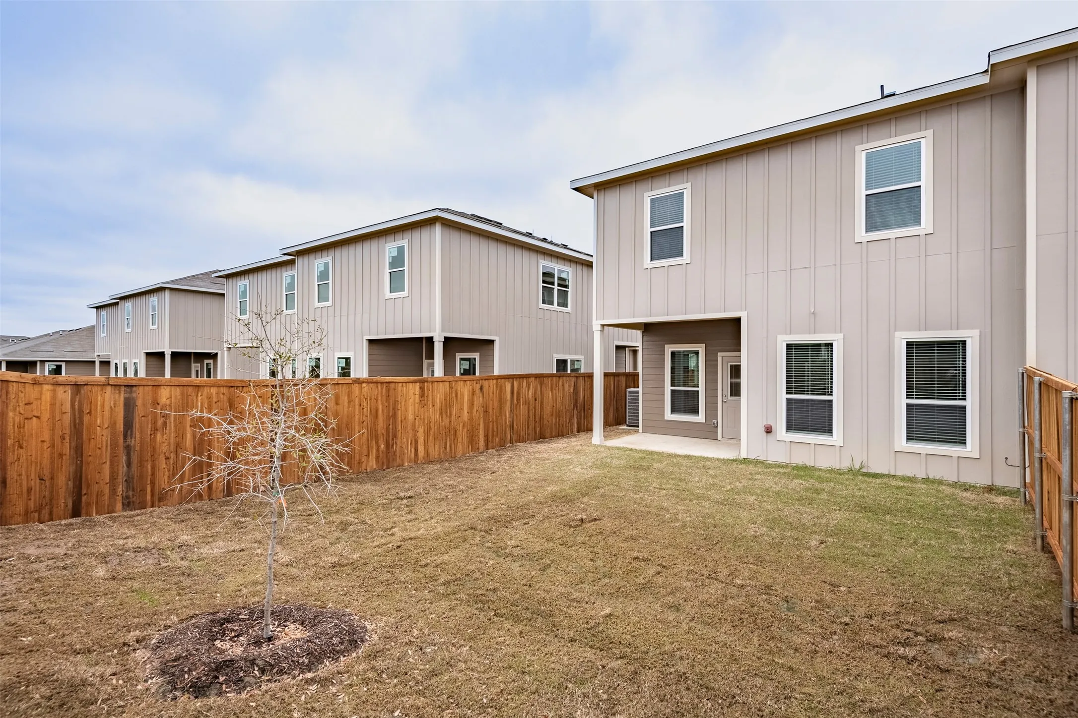 Duplex For Rent in Ellis County , 640 Wheatfield Drive, Venus, Texas 76084, 4 Bedroom, 3 Bathroom, 2 Garage spaces, 1,926 Sqft, built in 2023, mls#21312696, Real Estate Agent in Venus, Homes For Rent in Ellis county, Homes For Rent in Venus, Realtor in Venus Texas, Real Estate Brokerage Independent Realty Texas, Luminita Cordes Realtor