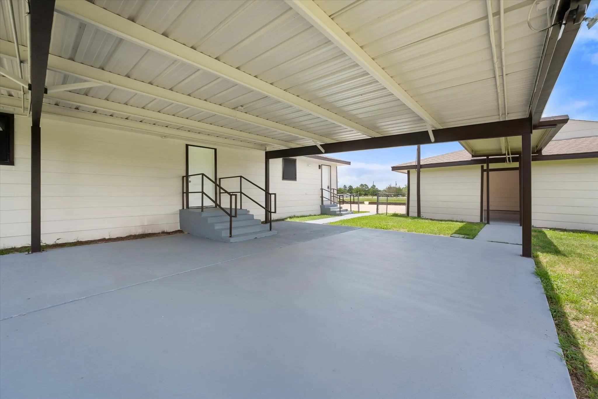Single Family Residence For Sale in Navarro County , 5835 County Road 2091, Corsicana, Texas 75110, 5 Bedroom, 3 Bathroom, Garage spaces, 2,679 Sqft, built in 1979, mls#21301242, Real Estate Agent in Corsicana, Homes For Sale in Navarro county, Homes For Sale in Corsicana, Realtor in Corsicana Texas, Real Estate Brokerage Independent Realty Texas, Luminita Cordes Realtor