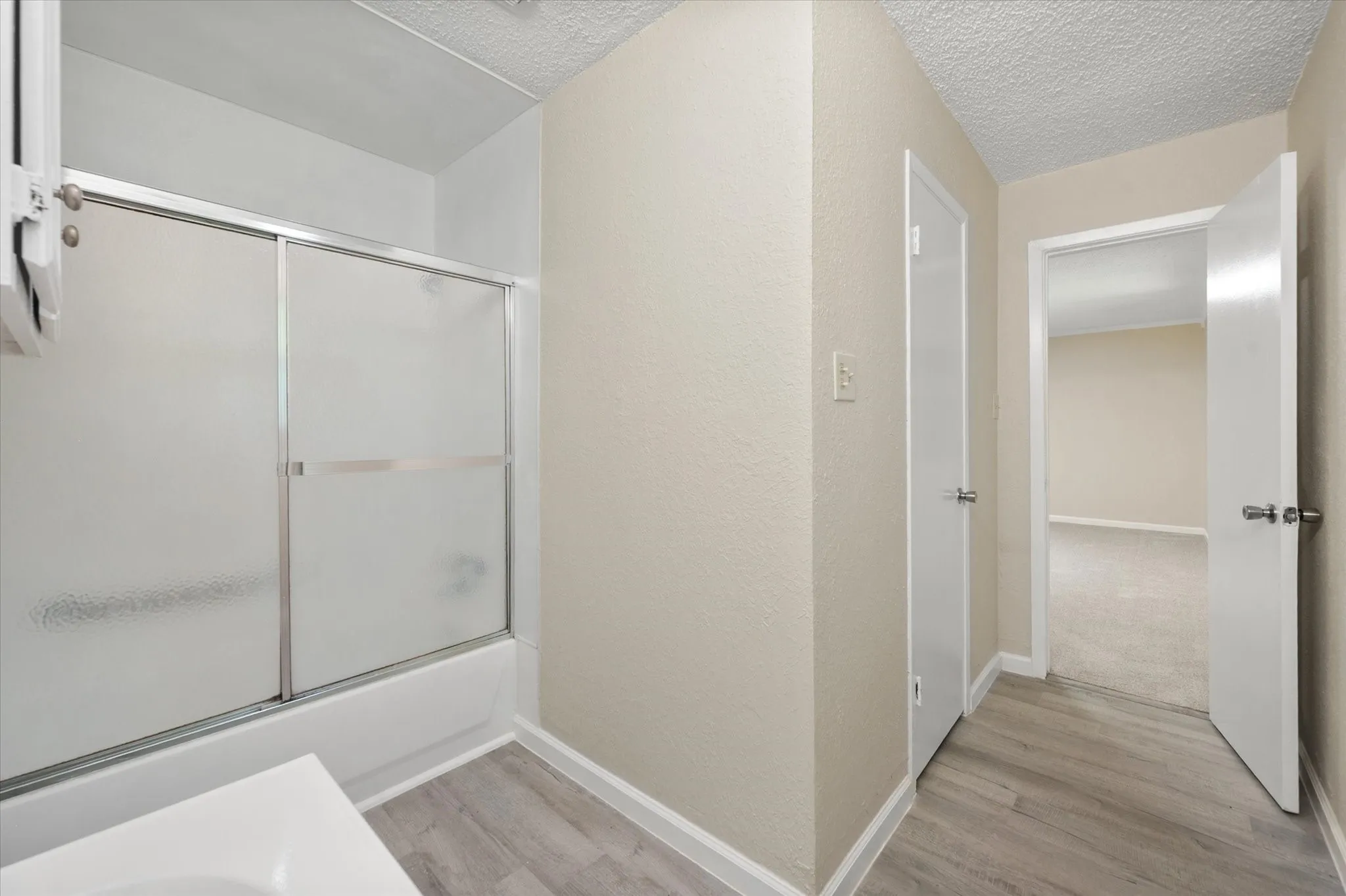 Single Family Residence For Sale in Navarro County , 5835 County Road 2091, Corsicana, Texas 75110, 5 Bedroom, 3 Bathroom, Garage spaces, 2,679 Sqft, built in 1979, mls#21301242, Real Estate Agent in Corsicana, Homes For Sale in Navarro county, Homes For Sale in Corsicana, Realtor in Corsicana Texas, Real Estate Brokerage Independent Realty Texas, Luminita Cordes Realtor
