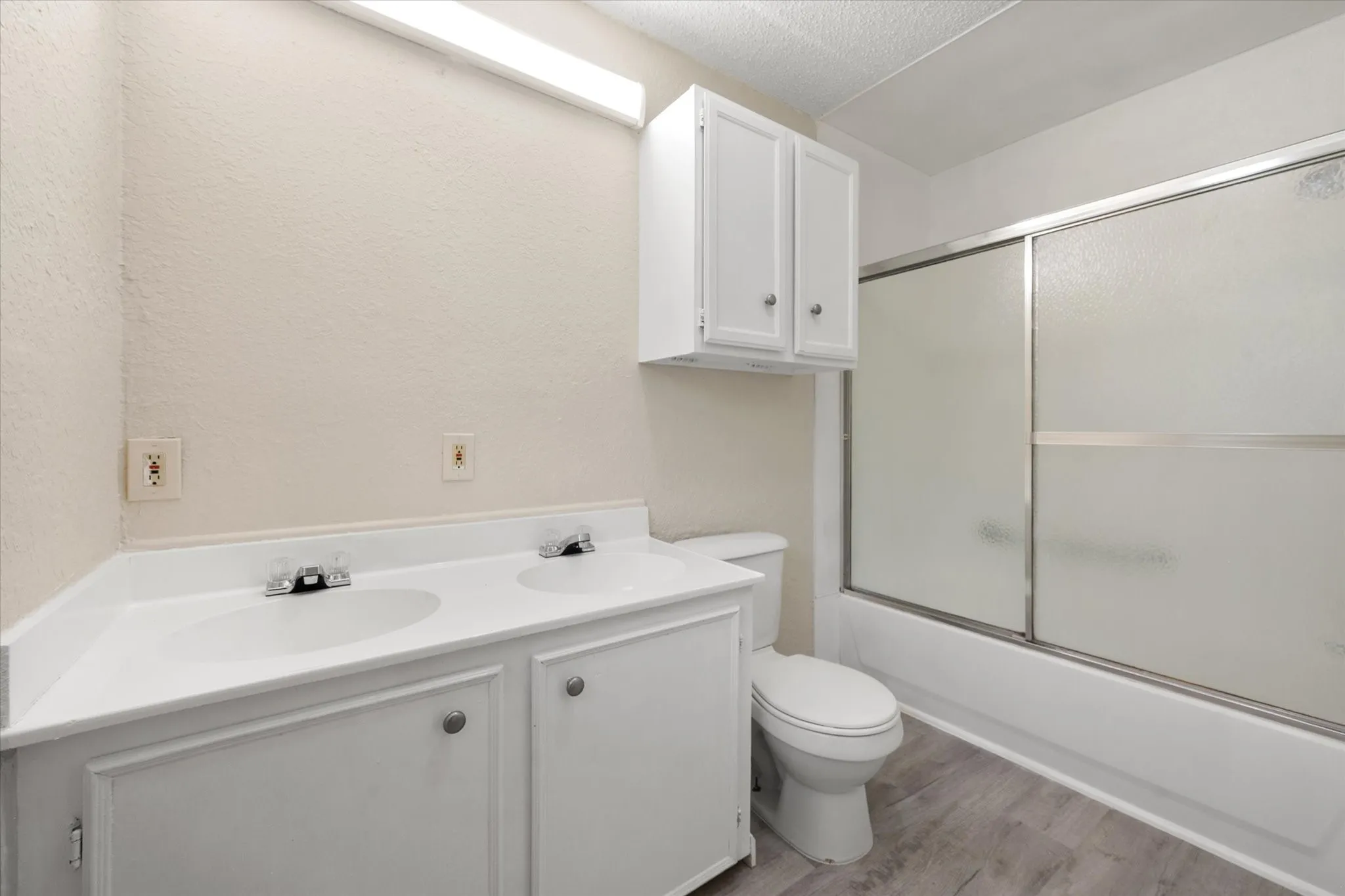 Single Family Residence For Sale in Navarro County , 5835 County Road 2091, Corsicana, Texas 75110, 5 Bedroom, 3 Bathroom, Garage spaces, 2,679 Sqft, built in 1979, mls#21301242, Real Estate Agent in Corsicana, Homes For Sale in Navarro county, Homes For Sale in Corsicana, Realtor in Corsicana Texas, Real Estate Brokerage Independent Realty Texas, Luminita Cordes Realtor