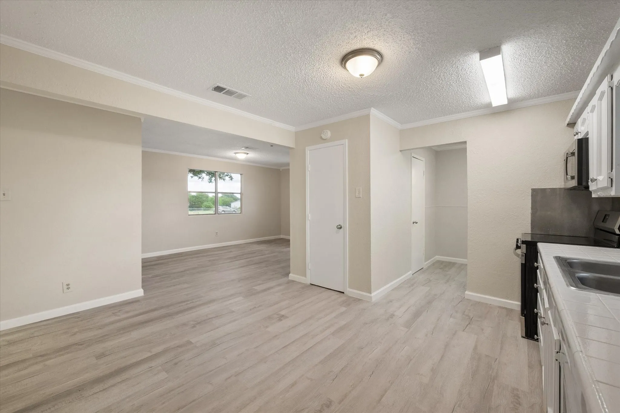 Single Family Residence For Sale in Navarro County , 5835 County Road 2091, Corsicana, Texas 75110, 5 Bedroom, 3 Bathroom, Garage spaces, 2,679 Sqft, built in 1979, mls#21301242, Real Estate Agent in Corsicana, Homes For Sale in Navarro county, Homes For Sale in Corsicana, Realtor in Corsicana Texas, Real Estate Brokerage Independent Realty Texas, Luminita Cordes Realtor