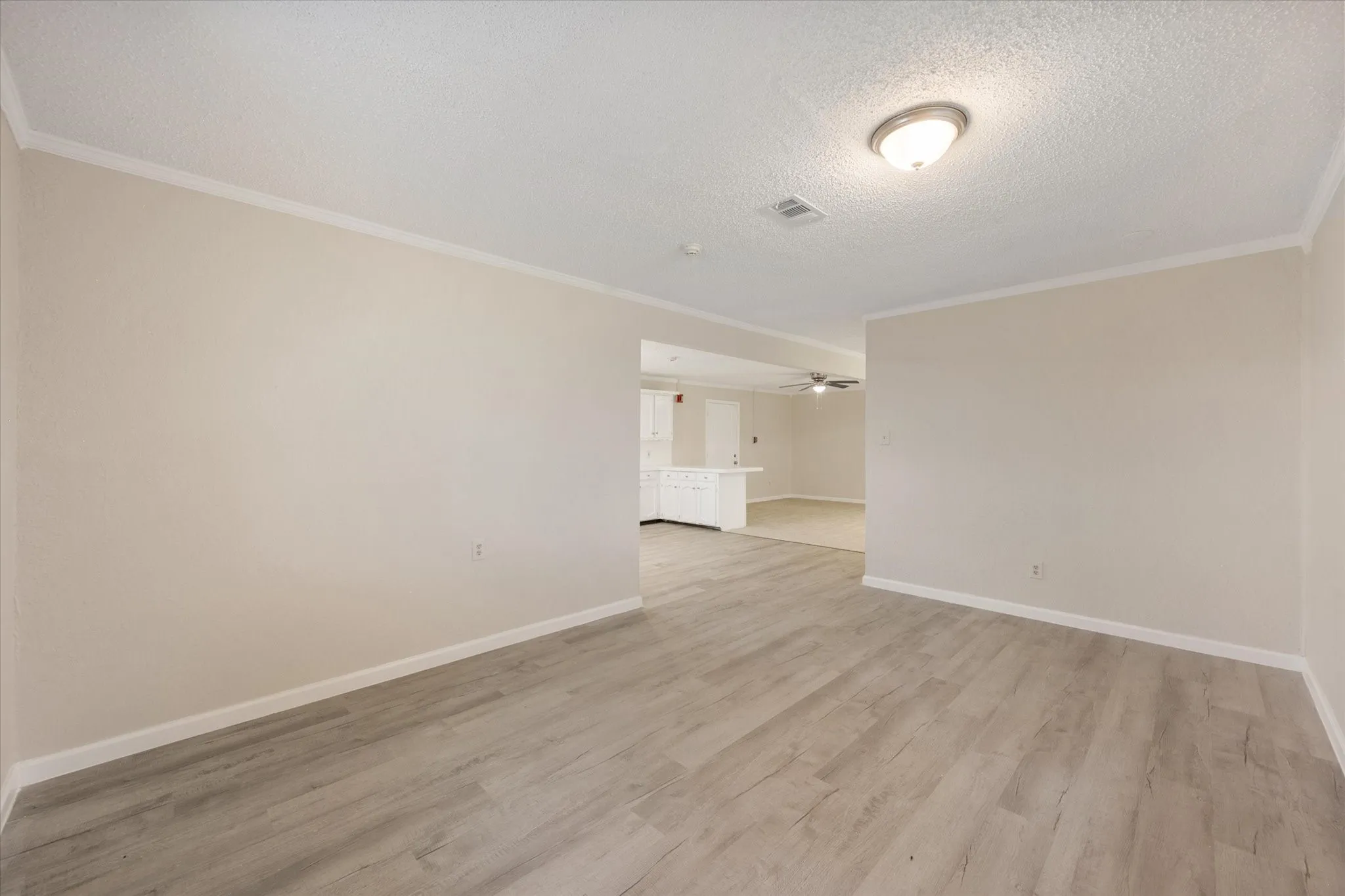 Single Family Residence For Sale in Navarro County , 5835 County Road 2091, Corsicana, Texas 75110, 5 Bedroom, 3 Bathroom, Garage spaces, 2,679 Sqft, built in 1979, mls#21301242, Real Estate Agent in Corsicana, Homes For Sale in Navarro county, Homes For Sale in Corsicana, Realtor in Corsicana Texas, Real Estate Brokerage Independent Realty Texas, Luminita Cordes Realtor