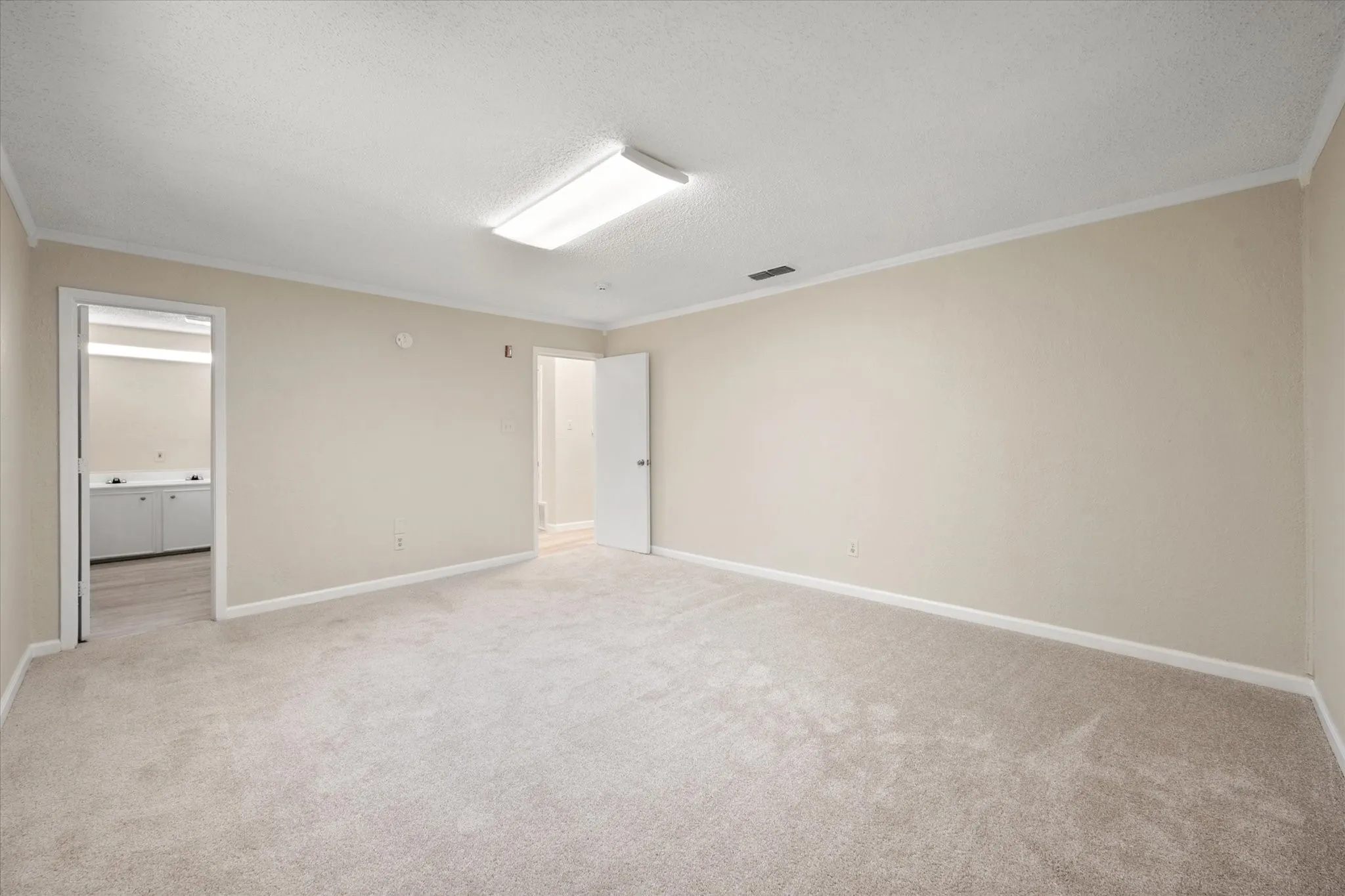 Single Family Residence For Sale in Navarro County , 5835 County Road 2091, Corsicana, Texas 75110, 5 Bedroom, 3 Bathroom, Garage spaces, 2,679 Sqft, built in 1979, mls#21301242, Real Estate Agent in Corsicana, Homes For Sale in Navarro county, Homes For Sale in Corsicana, Realtor in Corsicana Texas, Real Estate Brokerage Independent Realty Texas, Luminita Cordes Realtor