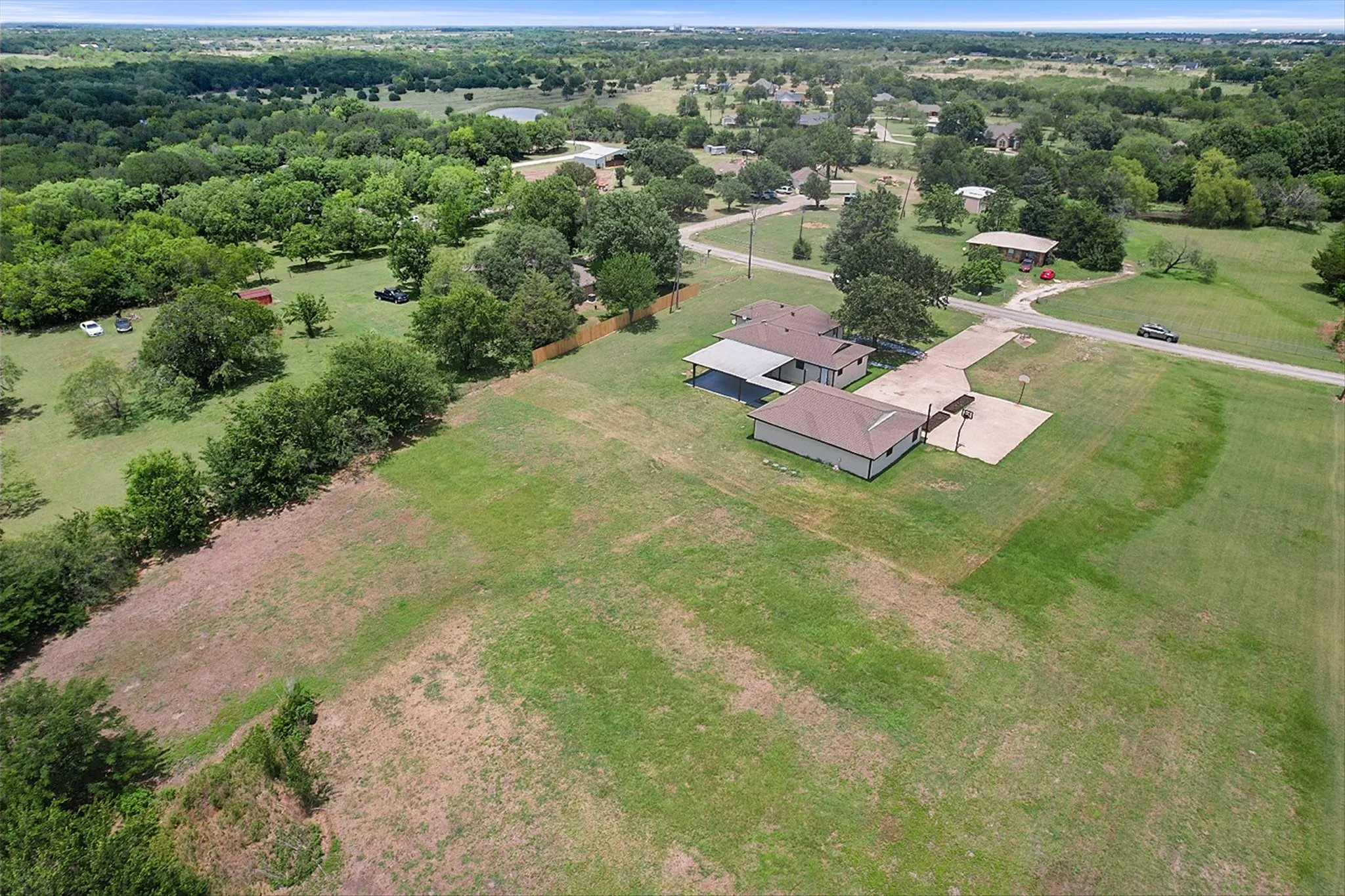 Single Family Residence For Sale in Navarro County , 5835 County Road 2091, Corsicana, Texas 75110, 5 Bedroom, 3 Bathroom, Garage spaces, 2,679 Sqft, built in 1979, mls#21301242, Real Estate Agent in Corsicana, Homes For Sale in Navarro county, Homes For Sale in Corsicana, Realtor in Corsicana Texas, Real Estate Brokerage Independent Realty Texas, Luminita Cordes Realtor
