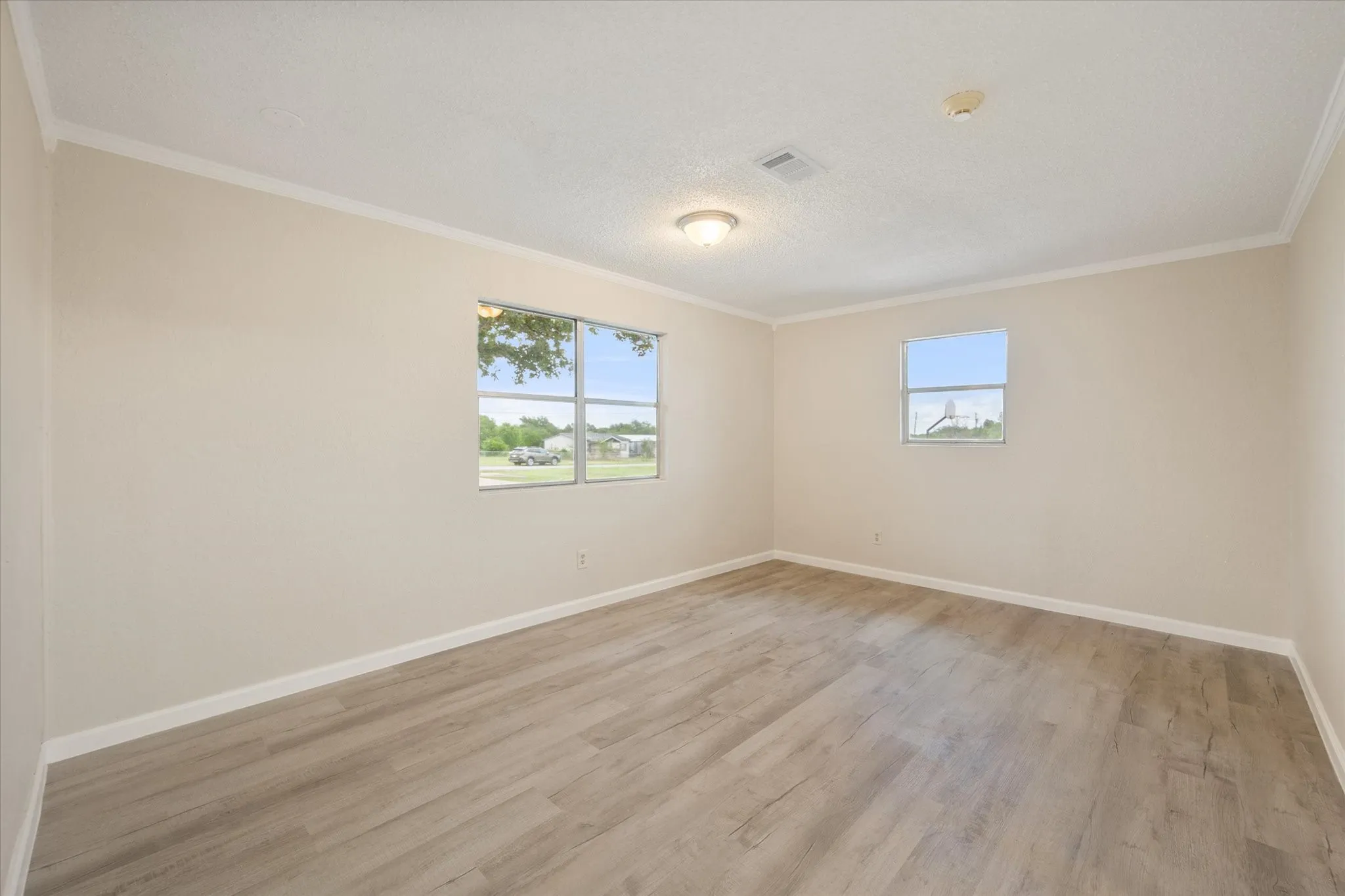 Single Family Residence For Sale in Navarro County , 5835 County Road 2091, Corsicana, Texas 75110, 5 Bedroom, 3 Bathroom, Garage spaces, 2,679 Sqft, built in 1979, mls#21301242, Real Estate Agent in Corsicana, Homes For Sale in Navarro county, Homes For Sale in Corsicana, Realtor in Corsicana Texas, Real Estate Brokerage Independent Realty Texas, Luminita Cordes Realtor