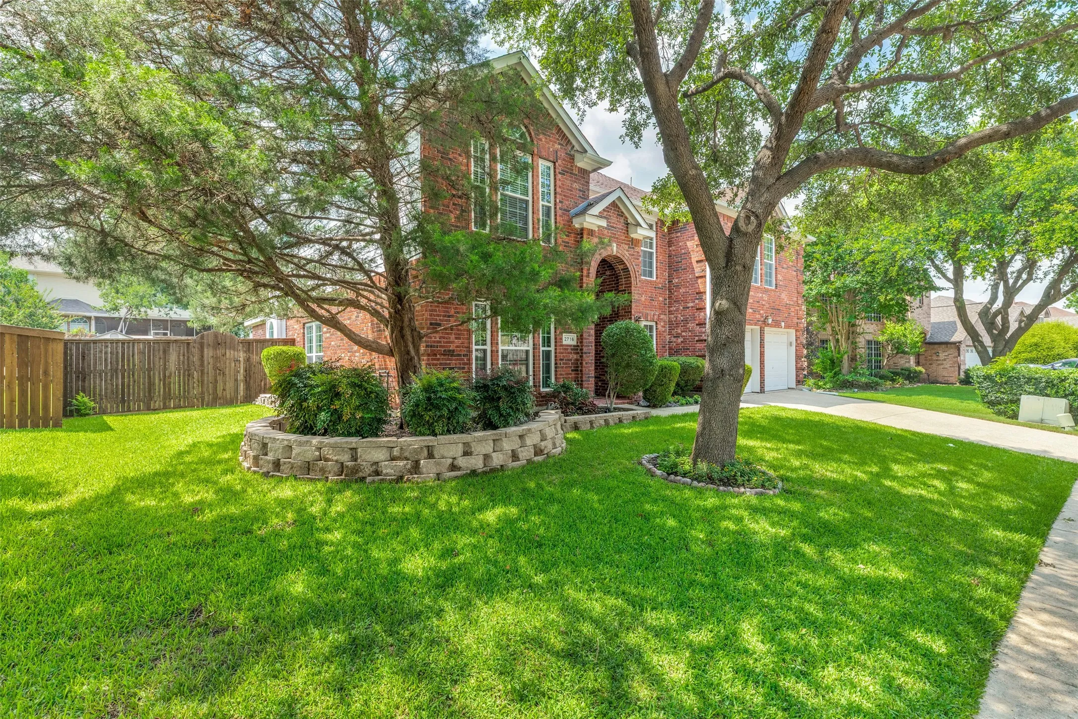 Single Family Residence For Sale in Collin County , 2716 Parkside Lane, Mc Kinney, Texas 75072, 5 Bedroom, 4 Bathroom, 2 Garage spaces, 3,527 Sqft, built in 1999, mls#21312139, Real Estate Agent in Mc Kinney, Homes For Sale in Collin county, Homes For Sale in Mc Kinney, Realtor in Mc Kinney Texas, Real Estate Brokerage Independent Realty Texas, Luminita Cordes Realtor