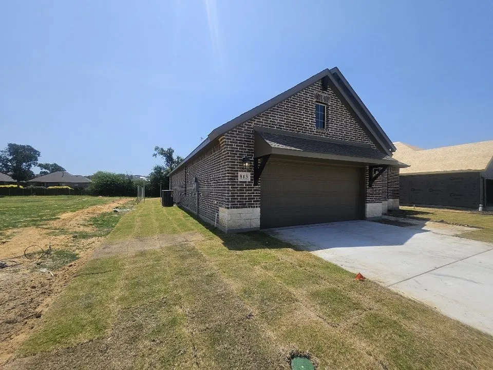 Single Family Residence For Sale in Ellis County , 813 Silverleaf Drive, Ennis, Texas 75119, 4 Bedroom, 2 Bathroom, 2 Garage spaces, 1,939 Sqft, built in 2026, mls#21312709, Real Estate Agent in Ennis, Homes For Sale in Ellis county, Homes For Sale in Ennis, Realtor in Ennis Texas, Real Estate Brokerage Independent Realty Texas, Luminita Cordes Realtor