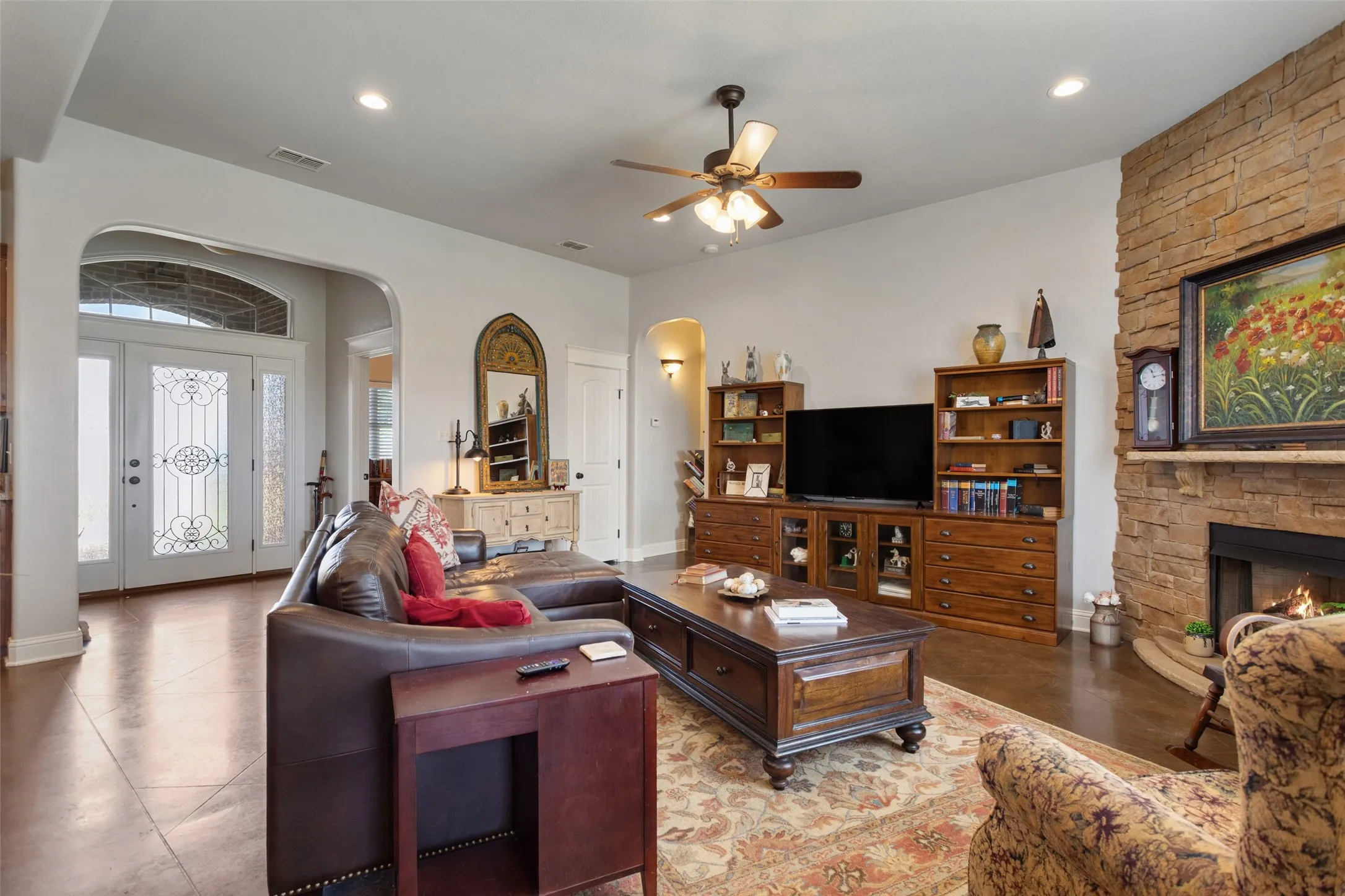 Single Family Residence For Sale in Smith County , 1505 Lucy Circle, Lindale, Texas 75771, 3 Bedroom, 2 Bathroom, 1 Garage spaces, 1,860 Sqft, built in 2012, mls#21312711, Real Estate Agent in Lindale, Homes For Sale in Smith county, Homes For Sale in Lindale, Realtor in Lindale Texas, Real Estate Brokerage Independent Realty Texas, Luminita Cordes Realtor