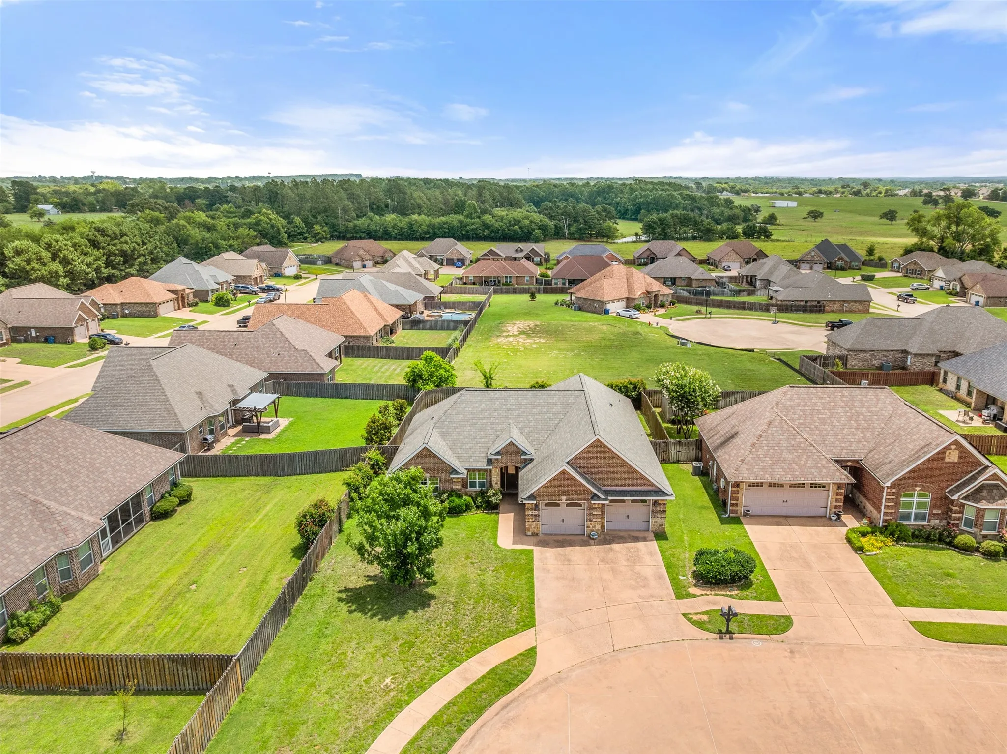 Single Family Residence For Sale in Smith County , 1505 Lucy Circle, Lindale, Texas 75771, 3 Bedroom, 2 Bathroom, 1 Garage spaces, 1,860 Sqft, built in 2012, mls#21312711, Real Estate Agent in Lindale, Homes For Sale in Smith county, Homes For Sale in Lindale, Realtor in Lindale Texas, Real Estate Brokerage Independent Realty Texas, Luminita Cordes Realtor