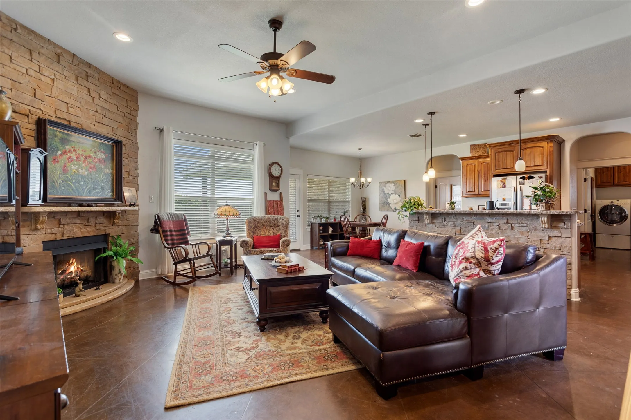 Single Family Residence For Sale in Smith County , 1505 Lucy Circle, Lindale, Texas 75771, 3 Bedroom, 2 Bathroom, 1 Garage spaces, 1,860 Sqft, built in 2012, mls#21312711, Real Estate Agent in Lindale, Homes For Sale in Smith county, Homes For Sale in Lindale, Realtor in Lindale Texas, Real Estate Brokerage Independent Realty Texas, Luminita Cordes Realtor