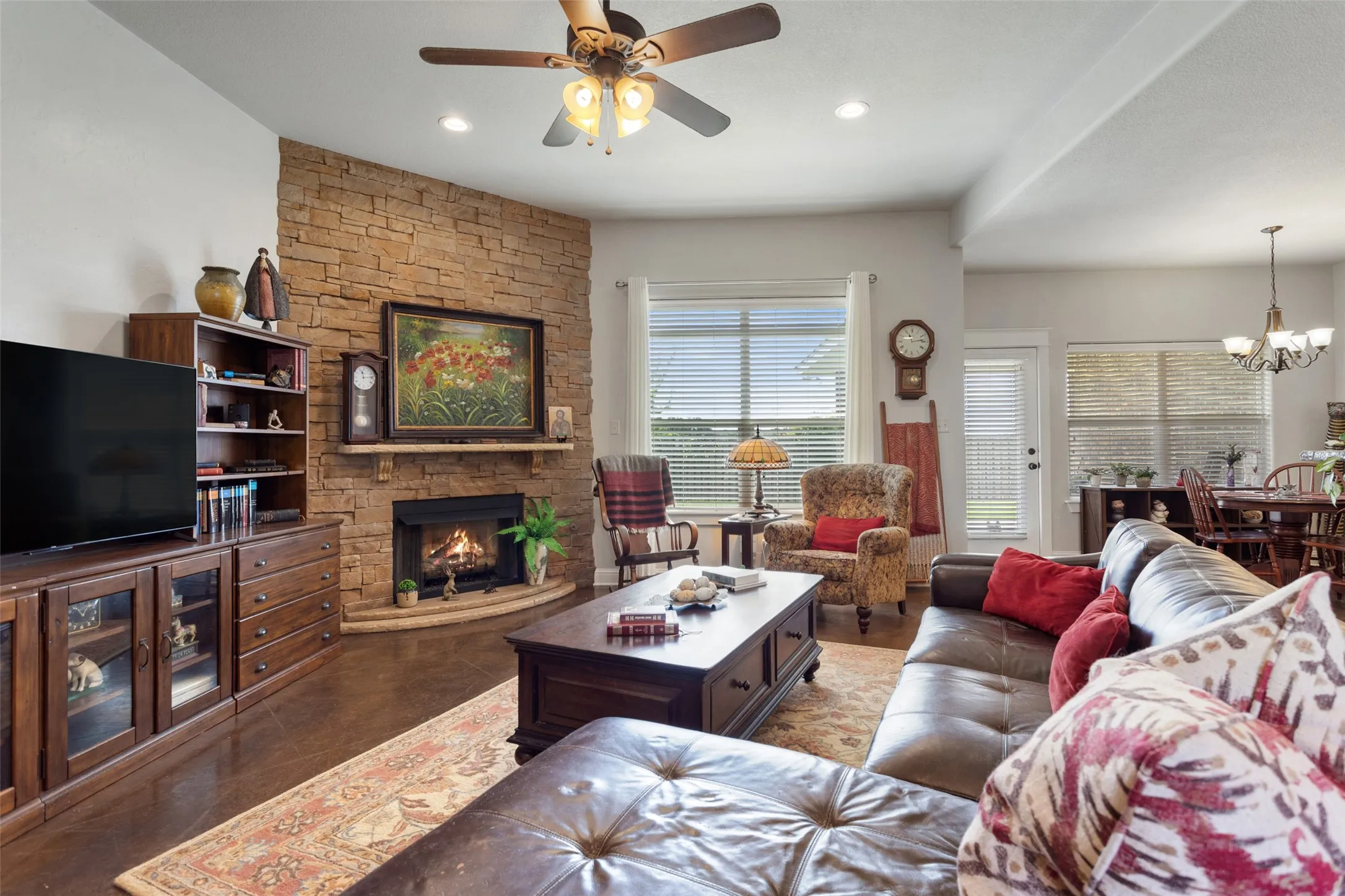 Single Family Residence For Sale in Smith County , 1505 Lucy Circle, Lindale, Texas 75771, 3 Bedroom, 2 Bathroom, 1 Garage spaces, 1,860 Sqft, built in 2012, mls#21312711, Real Estate Agent in Lindale, Homes For Sale in Smith county, Homes For Sale in Lindale, Realtor in Lindale Texas, Real Estate Brokerage Independent Realty Texas, Luminita Cordes Realtor