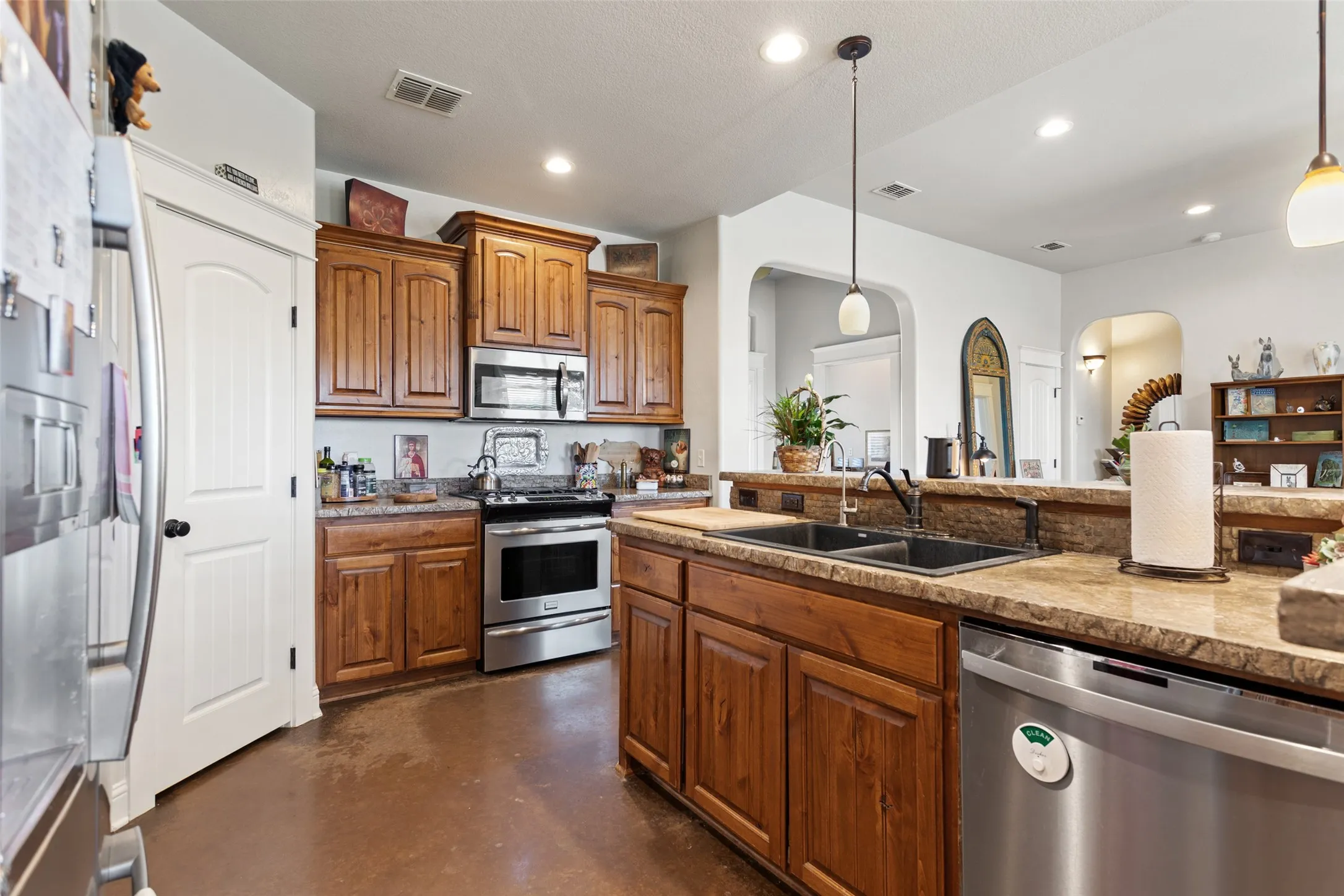 Single Family Residence For Sale in Smith County , 1505 Lucy Circle, Lindale, Texas 75771, 3 Bedroom, 2 Bathroom, 1 Garage spaces, 1,860 Sqft, built in 2012, mls#21312711, Real Estate Agent in Lindale, Homes For Sale in Smith county, Homes For Sale in Lindale, Realtor in Lindale Texas, Real Estate Brokerage Independent Realty Texas, Luminita Cordes Realtor