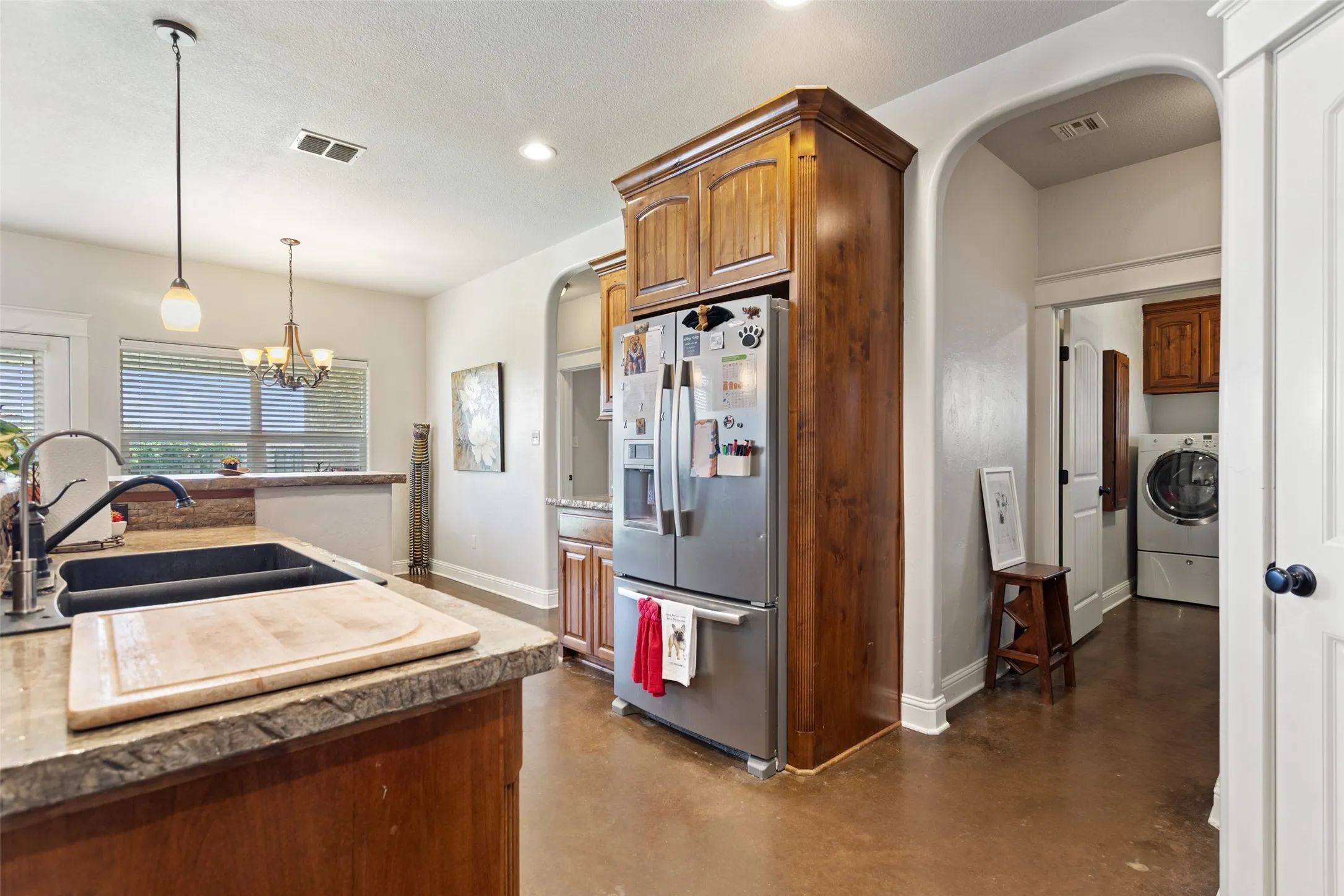 Single Family Residence For Sale in Smith County , 1505 Lucy Circle, Lindale, Texas 75771, 3 Bedroom, 2 Bathroom, 1 Garage spaces, 1,860 Sqft, built in 2012, mls#21312711, Real Estate Agent in Lindale, Homes For Sale in Smith county, Homes For Sale in Lindale, Realtor in Lindale Texas, Real Estate Brokerage Independent Realty Texas, Luminita Cordes Realtor