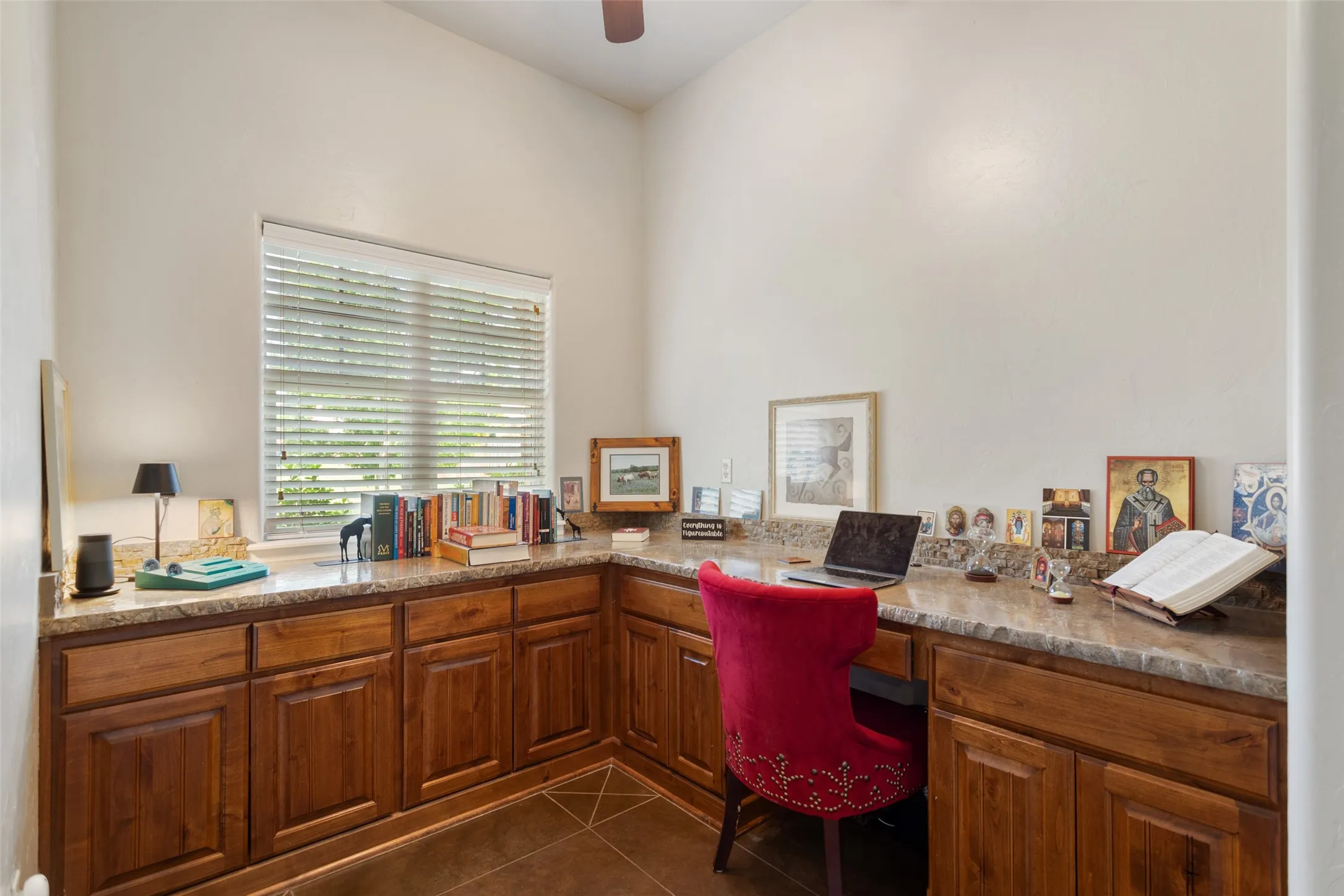 Single Family Residence For Sale in Smith County , 1505 Lucy Circle, Lindale, Texas 75771, 3 Bedroom, 2 Bathroom, 1 Garage spaces, 1,860 Sqft, built in 2012, mls#21312711, Real Estate Agent in Lindale, Homes For Sale in Smith county, Homes For Sale in Lindale, Realtor in Lindale Texas, Real Estate Brokerage Independent Realty Texas, Luminita Cordes Realtor
