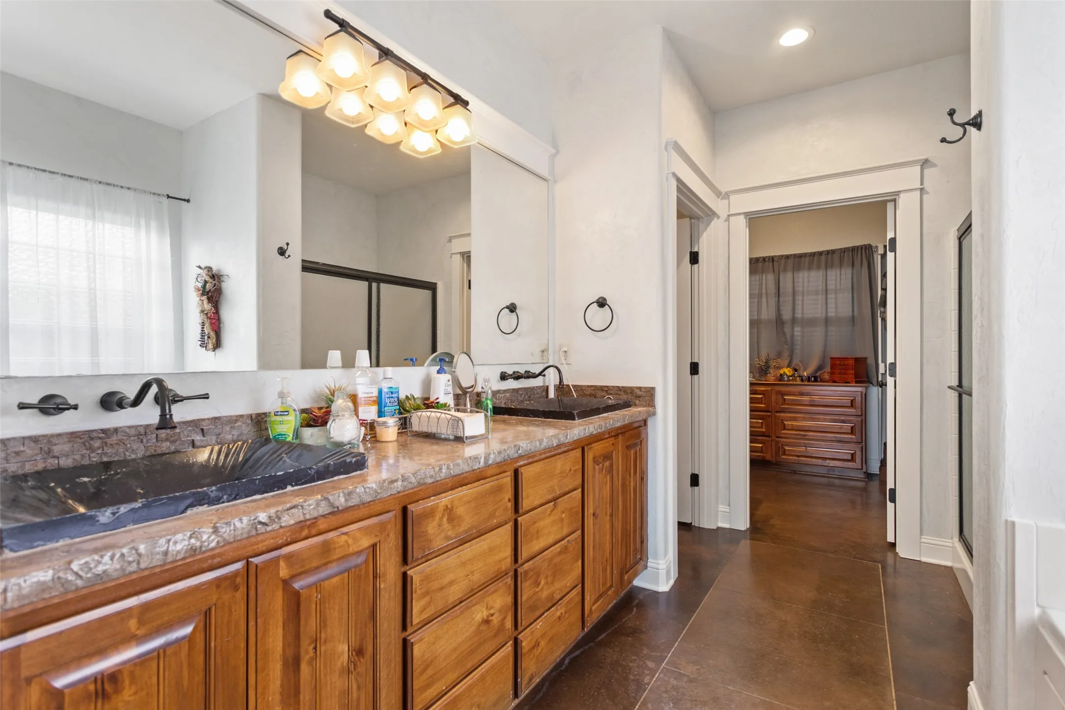 Single Family Residence For Sale in Smith County , 1505 Lucy Circle, Lindale, Texas 75771, 3 Bedroom, 2 Bathroom, 1 Garage spaces, 1,860 Sqft, built in 2012, mls#21312711, Real Estate Agent in Lindale, Homes For Sale in Smith county, Homes For Sale in Lindale, Realtor in Lindale Texas, Real Estate Brokerage Independent Realty Texas, Luminita Cordes Realtor