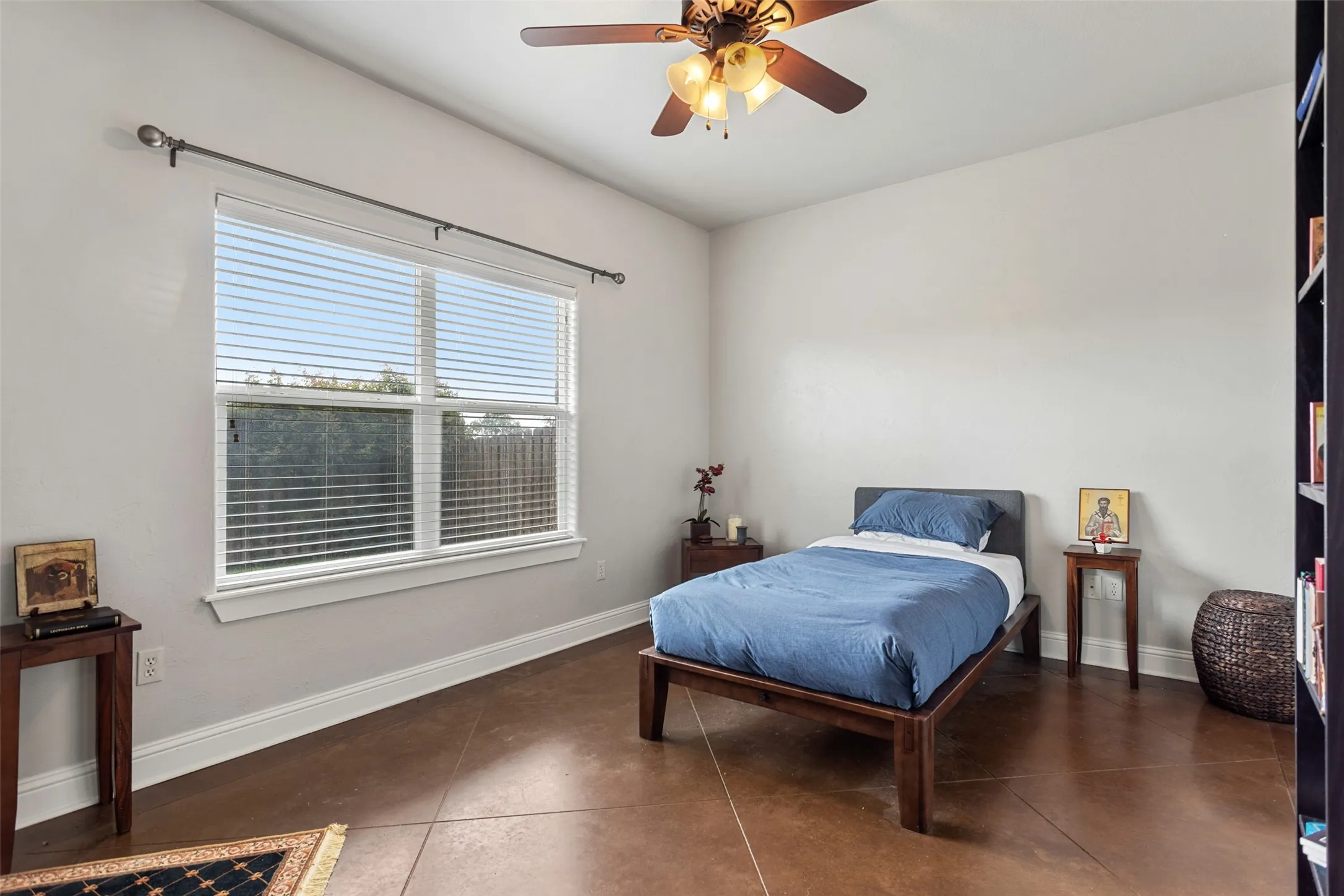Single Family Residence For Sale in Smith County , 1505 Lucy Circle, Lindale, Texas 75771, 3 Bedroom, 2 Bathroom, 1 Garage spaces, 1,860 Sqft, built in 2012, mls#21312711, Real Estate Agent in Lindale, Homes For Sale in Smith county, Homes For Sale in Lindale, Realtor in Lindale Texas, Real Estate Brokerage Independent Realty Texas, Luminita Cordes Realtor