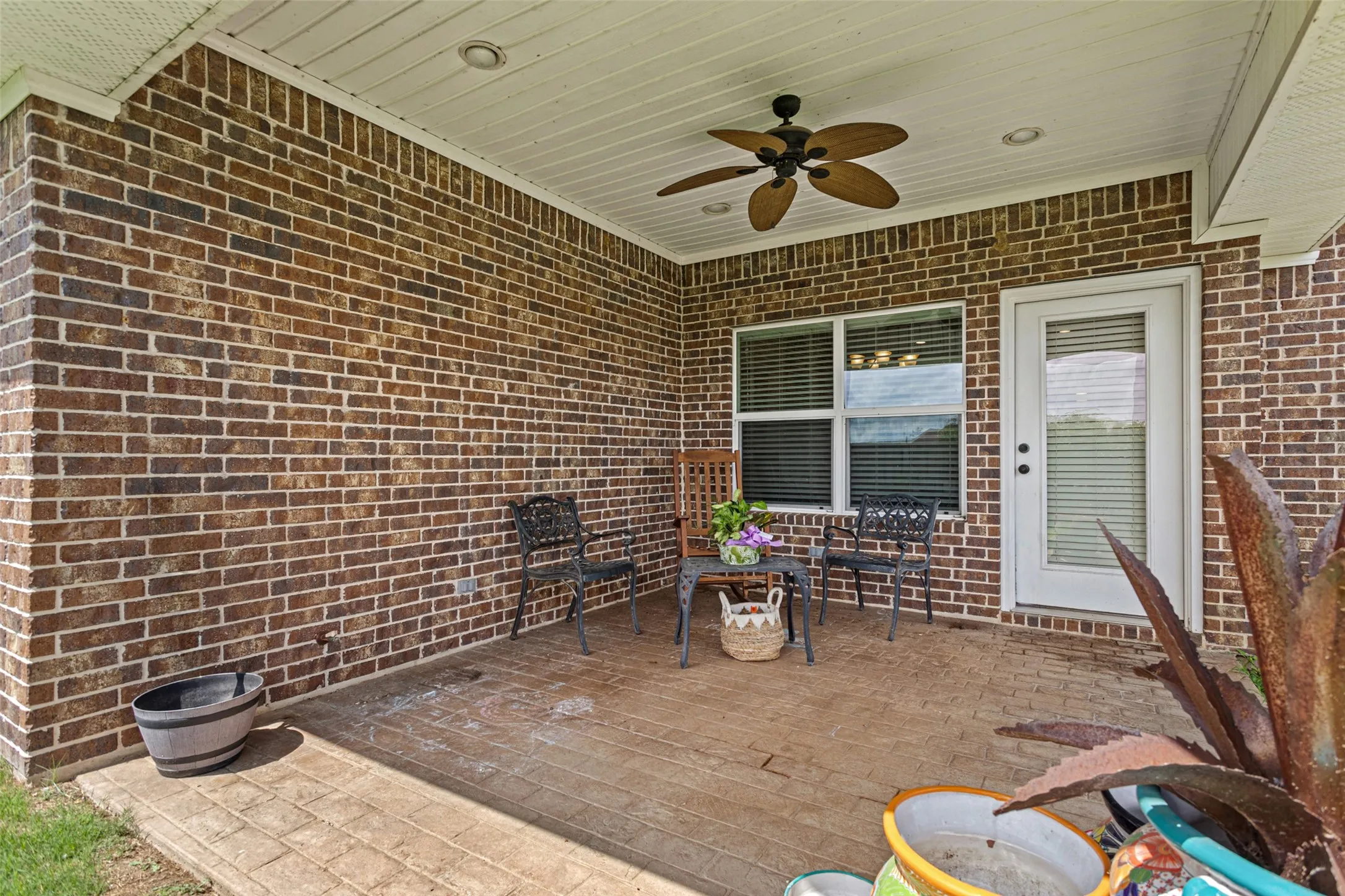 Single Family Residence For Sale in Smith County , 1505 Lucy Circle, Lindale, Texas 75771, 3 Bedroom, 2 Bathroom, 1 Garage spaces, 1,860 Sqft, built in 2012, mls#21312711, Real Estate Agent in Lindale, Homes For Sale in Smith county, Homes For Sale in Lindale, Realtor in Lindale Texas, Real Estate Brokerage Independent Realty Texas, Luminita Cordes Realtor