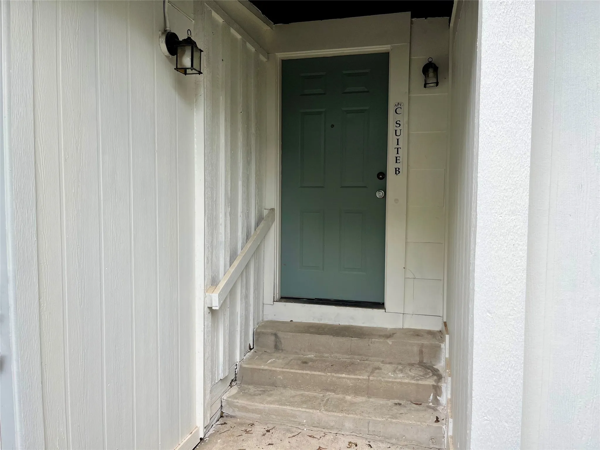 A charming, private elevated entryway leads you straight into your quiet personal retreat.