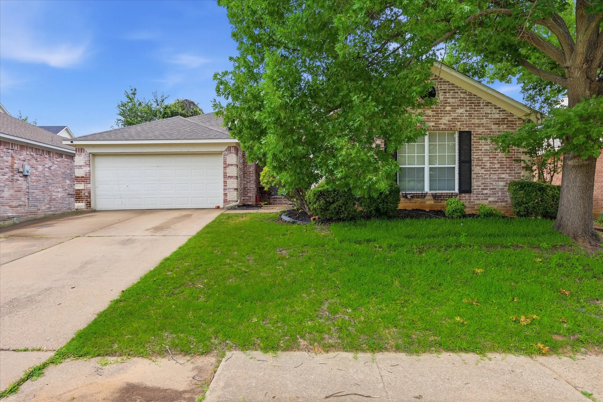 Single Family Residence For Sale in Tarrant County , 5002 Bayberry Drive, Arlington, Texas 76017, 3 Bedroom, 2 Bathroom, 2 Garage spaces, 1,775 Sqft, built in 2002, mls#21303978, Real Estate Agent in Arlington, Homes For Sale in Tarrant county, Homes For Sale in Arlington, Realtor in Arlington Texas, Real Estate Brokerage Independent Realty Texas, Luminita Cordes Realtor