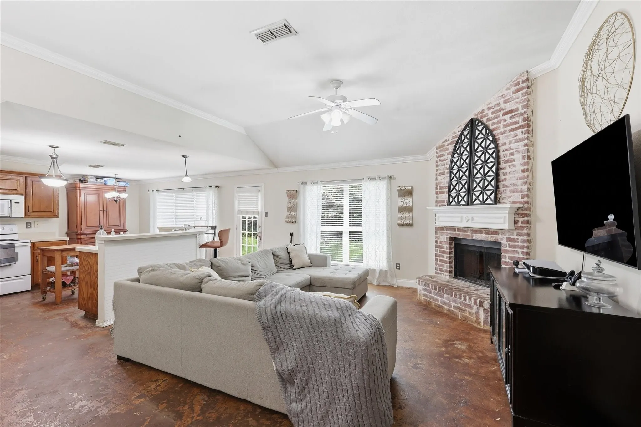 Single Family Residence For Sale in Tarrant County , 5002 Bayberry Drive, Arlington, Texas 76017, 3 Bedroom, 2 Bathroom, 2 Garage spaces, 1,775 Sqft, built in 2002, mls#21303978, Real Estate Agent in Arlington, Homes For Sale in Tarrant county, Homes For Sale in Arlington, Realtor in Arlington Texas, Real Estate Brokerage Independent Realty Texas, Luminita Cordes Realtor