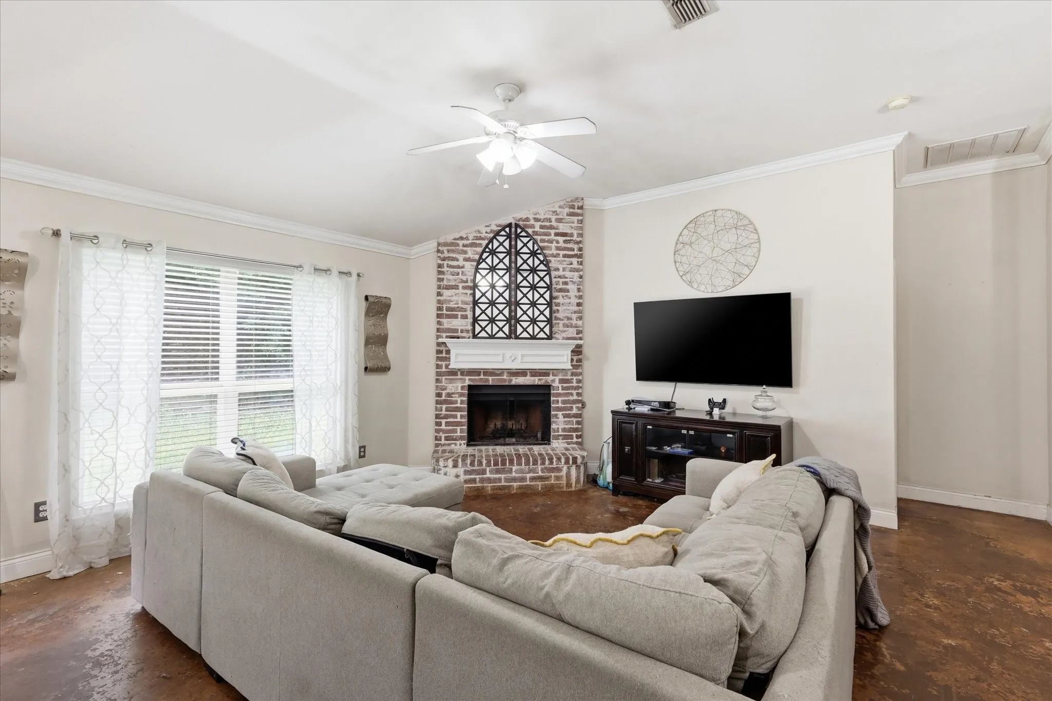 Single Family Residence For Sale in Tarrant County , 5002 Bayberry Drive, Arlington, Texas 76017, 3 Bedroom, 2 Bathroom, 2 Garage spaces, 1,775 Sqft, built in 2002, mls#21303978, Real Estate Agent in Arlington, Homes For Sale in Tarrant county, Homes For Sale in Arlington, Realtor in Arlington Texas, Real Estate Brokerage Independent Realty Texas, Luminita Cordes Realtor