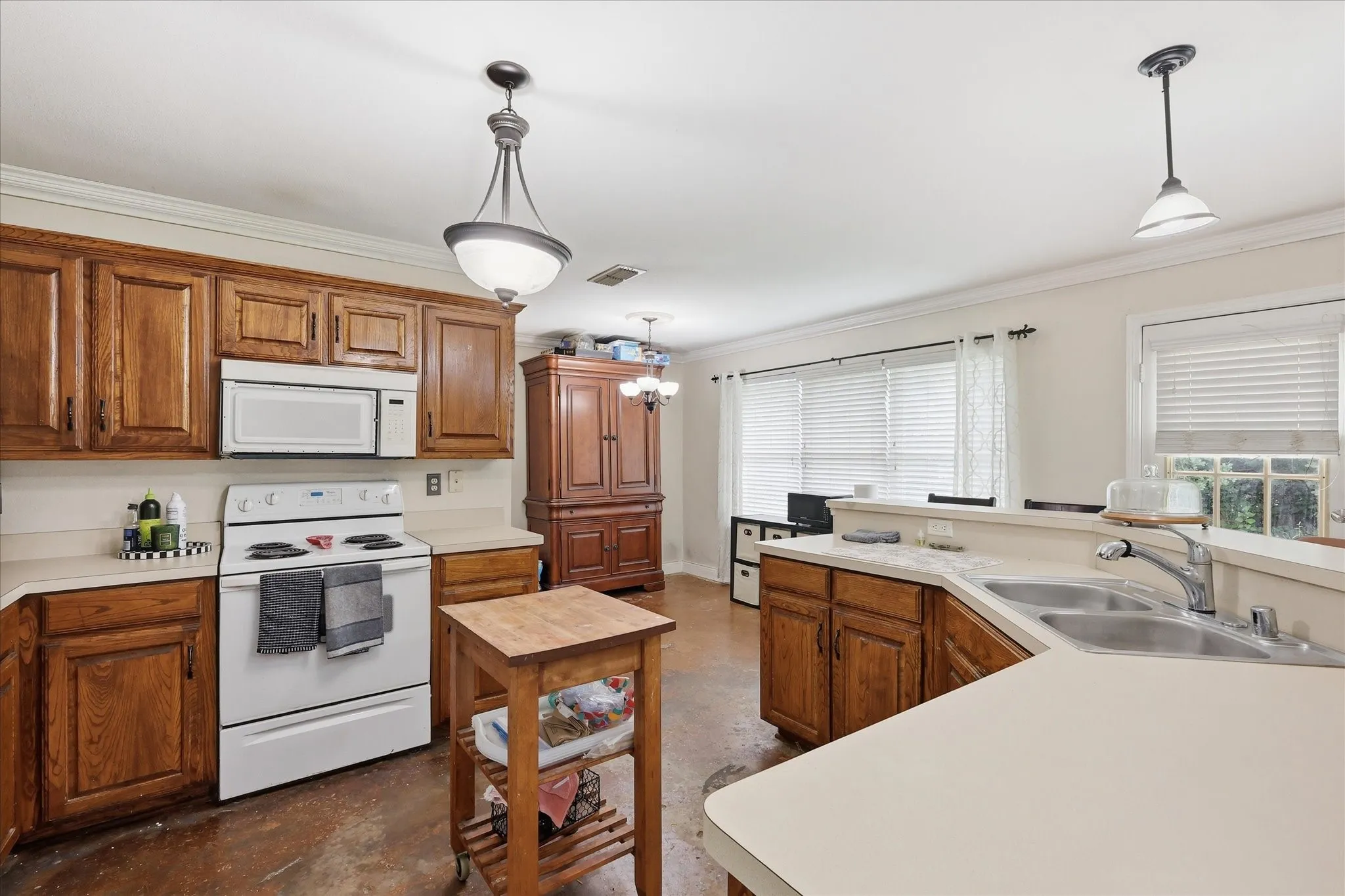 Single Family Residence For Sale in Tarrant County , 5002 Bayberry Drive, Arlington, Texas 76017, 3 Bedroom, 2 Bathroom, 2 Garage spaces, 1,775 Sqft, built in 2002, mls#21303978, Real Estate Agent in Arlington, Homes For Sale in Tarrant county, Homes For Sale in Arlington, Realtor in Arlington Texas, Real Estate Brokerage Independent Realty Texas, Luminita Cordes Realtor