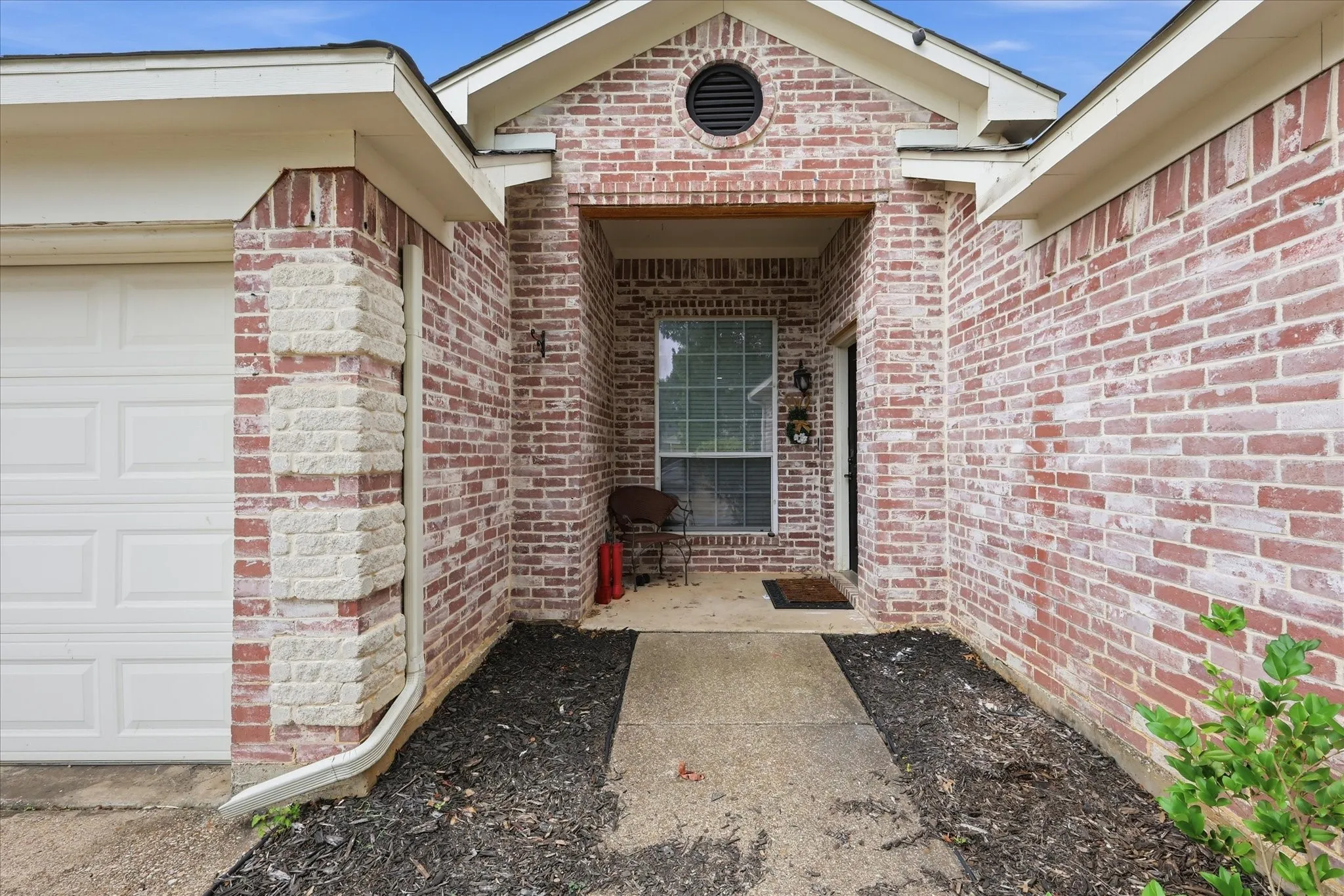 Single Family Residence For Sale in Tarrant County , 5002 Bayberry Drive, Arlington, Texas 76017, 3 Bedroom, 2 Bathroom, 2 Garage spaces, 1,775 Sqft, built in 2002, mls#21303978, Real Estate Agent in Arlington, Homes For Sale in Tarrant county, Homes For Sale in Arlington, Realtor in Arlington Texas, Real Estate Brokerage Independent Realty Texas, Luminita Cordes Realtor