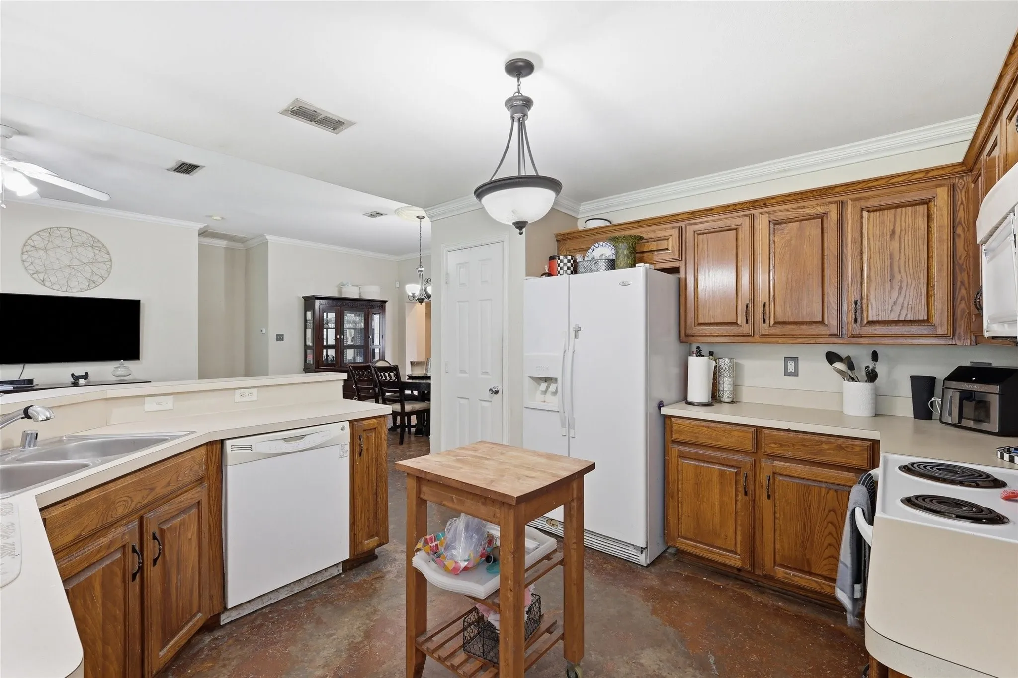 Single Family Residence For Sale in Tarrant County , 5002 Bayberry Drive, Arlington, Texas 76017, 3 Bedroom, 2 Bathroom, 2 Garage spaces, 1,775 Sqft, built in 2002, mls#21303978, Real Estate Agent in Arlington, Homes For Sale in Tarrant county, Homes For Sale in Arlington, Realtor in Arlington Texas, Real Estate Brokerage Independent Realty Texas, Luminita Cordes Realtor