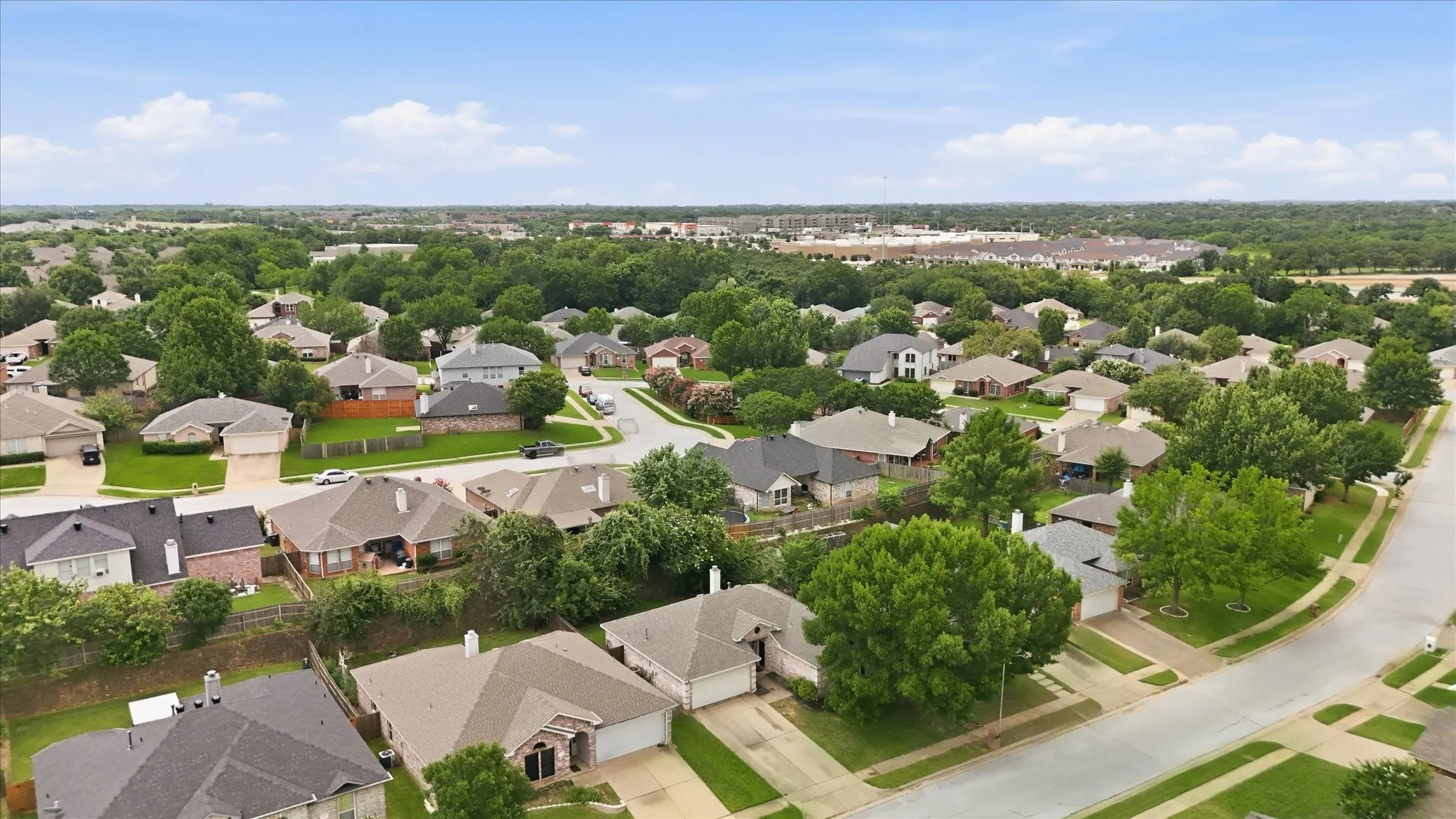 Single Family Residence For Sale in Tarrant County , 5002 Bayberry Drive, Arlington, Texas 76017, 3 Bedroom, 2 Bathroom, 2 Garage spaces, 1,775 Sqft, built in 2002, mls#21303978, Real Estate Agent in Arlington, Homes For Sale in Tarrant county, Homes For Sale in Arlington, Realtor in Arlington Texas, Real Estate Brokerage Independent Realty Texas, Luminita Cordes Realtor