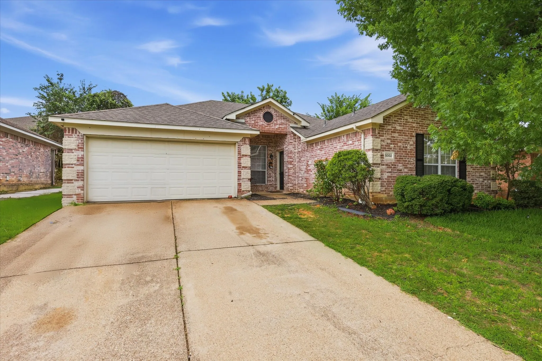 Single Family Residence For Sale in Tarrant County , 5002 Bayberry Drive, Arlington, Texas 76017, 3 Bedroom, 2 Bathroom, 2 Garage spaces, 1,775 Sqft, built in 2002, mls#21303978, Real Estate Agent in Arlington, Homes For Sale in Tarrant county, Homes For Sale in Arlington, Realtor in Arlington Texas, Real Estate Brokerage Independent Realty Texas, Luminita Cordes Realtor