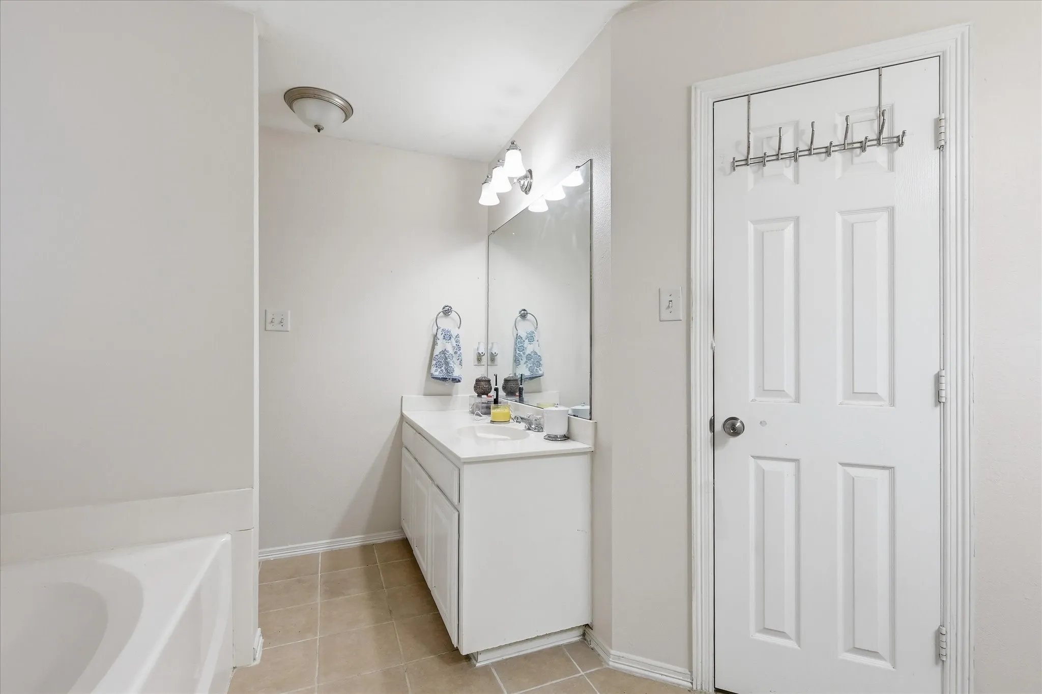 Single Family Residence For Sale in Tarrant County , 5002 Bayberry Drive, Arlington, Texas 76017, 3 Bedroom, 2 Bathroom, 2 Garage spaces, 1,775 Sqft, built in 2002, mls#21303978, Real Estate Agent in Arlington, Homes For Sale in Tarrant county, Homes For Sale in Arlington, Realtor in Arlington Texas, Real Estate Brokerage Independent Realty Texas, Luminita Cordes Realtor
