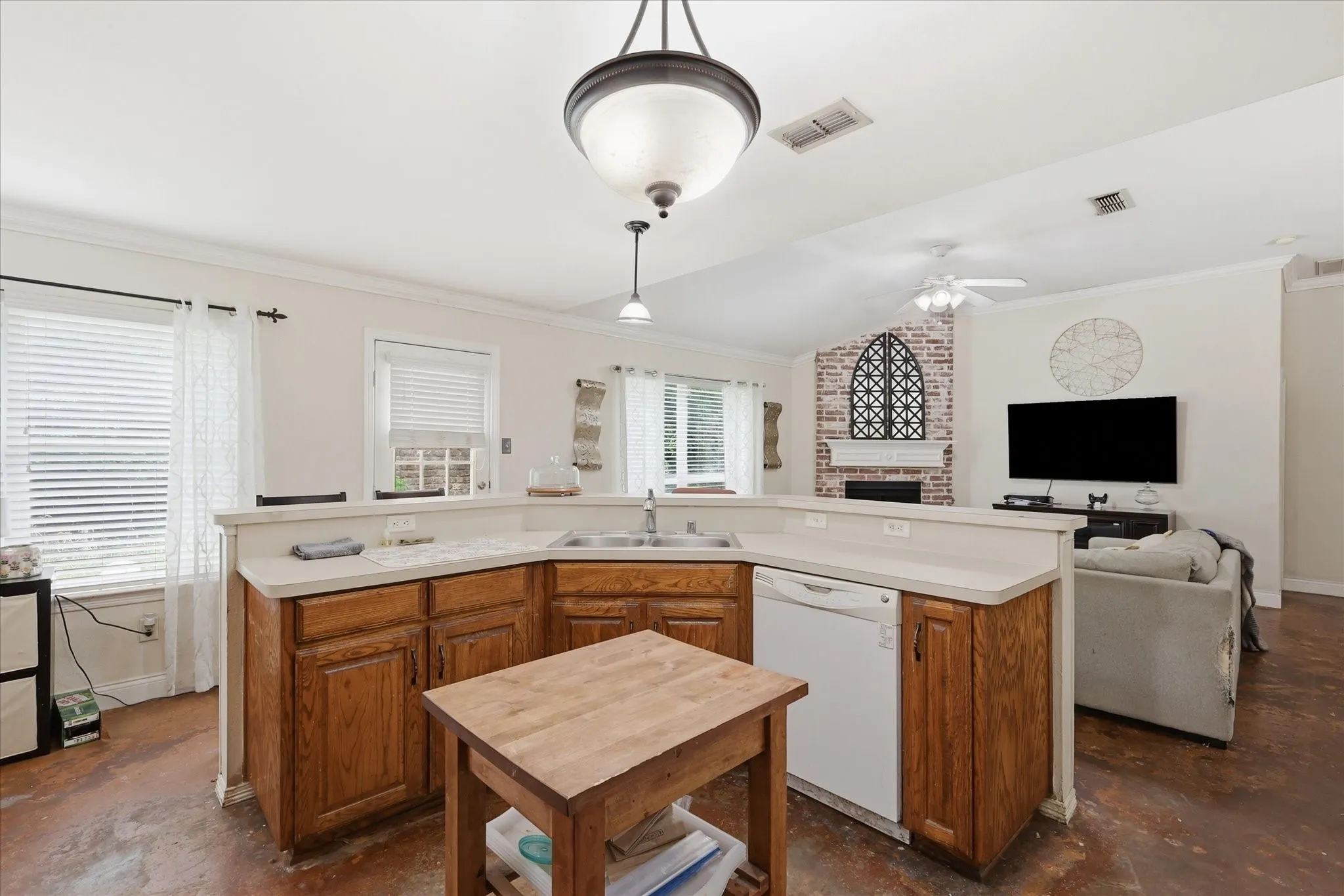 Single Family Residence For Sale in Tarrant County , 5002 Bayberry Drive, Arlington, Texas 76017, 3 Bedroom, 2 Bathroom, 2 Garage spaces, 1,775 Sqft, built in 2002, mls#21303978, Real Estate Agent in Arlington, Homes For Sale in Tarrant county, Homes For Sale in Arlington, Realtor in Arlington Texas, Real Estate Brokerage Independent Realty Texas, Luminita Cordes Realtor