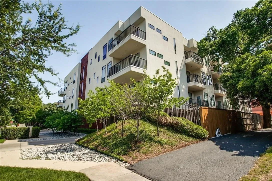 Condominium For Sale in Dallas County , 4107 Bowser Avenue 101, Dallas, Texas 75219, 2 Bedrooms, 2 Bathrooms, 2 Garage spaces, 1,455 Sqft, built in 2008, Price $450,000, mls#21305031, Real Estate Agent in Dallas, Homes For Sale in Dallas county, Homes For Sale in Dallas, Realtor in Dallas Texas, Real Estate Brokerage Independent Realty Texas, Luminita Cordes Realtor