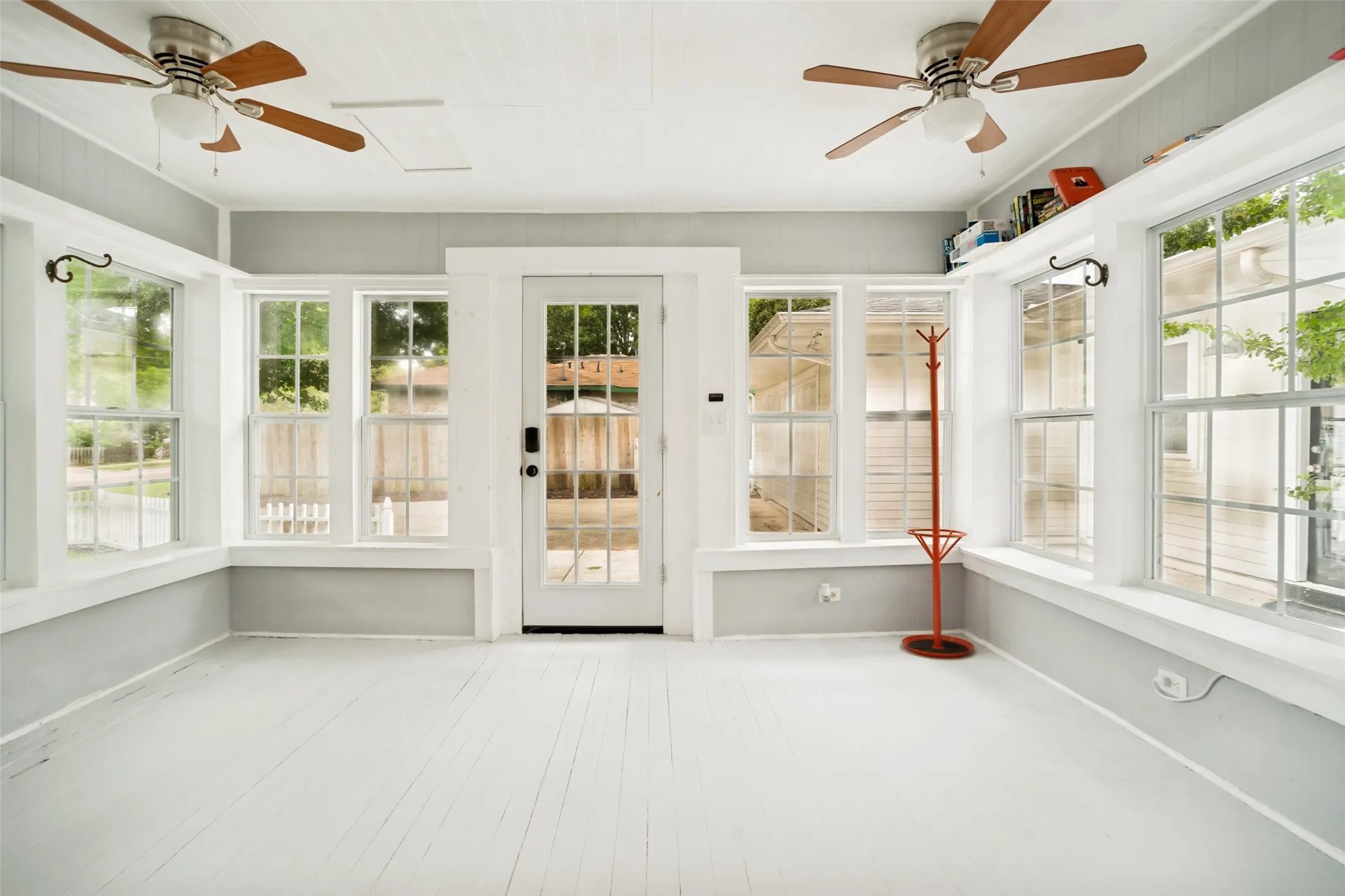 OVERSIZED SUN ROOM PERFECT TO ENTERTAIN ON RAINY DAYS