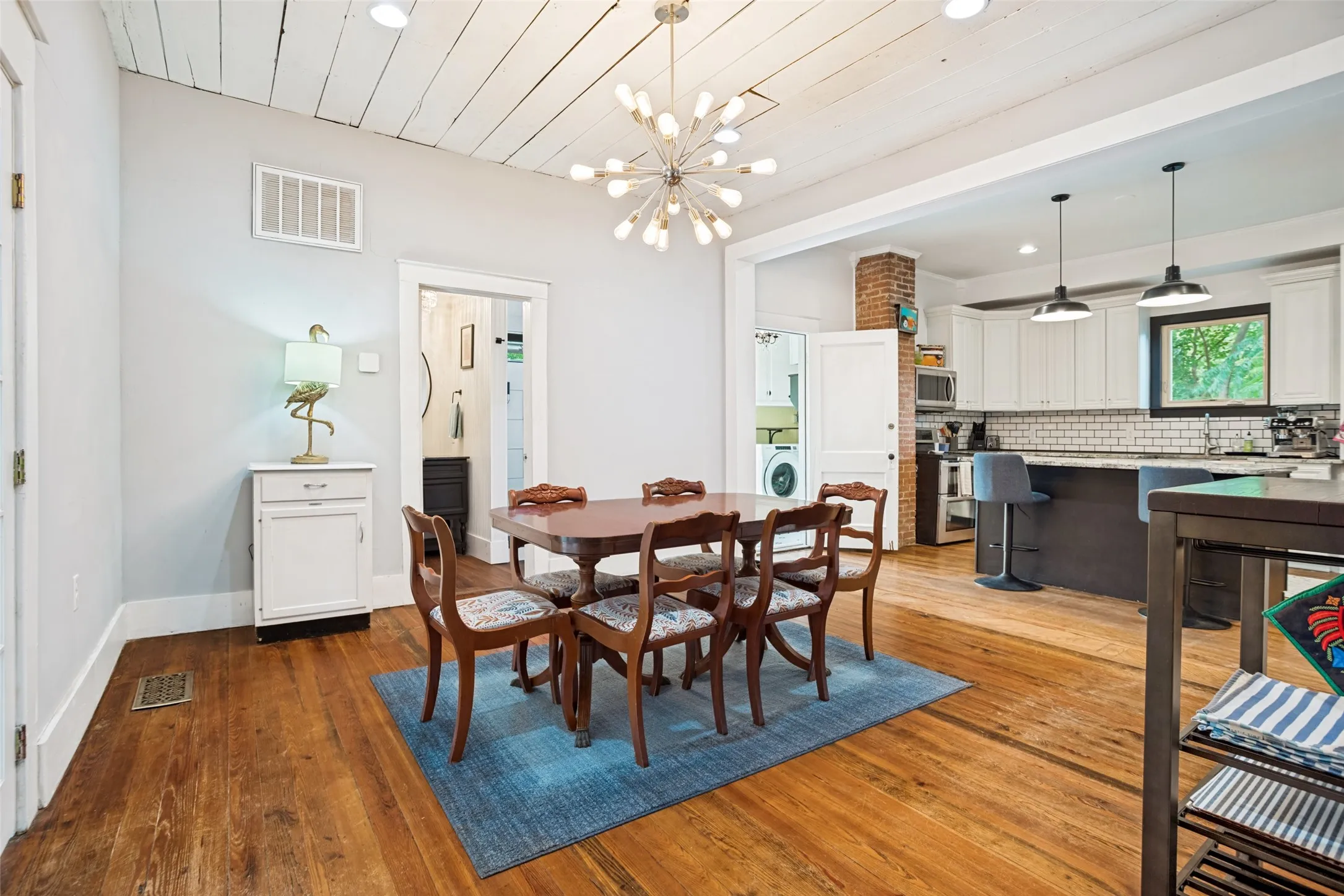 SPACIOUS DINING AREA WITH ACCESS TO THE KITCHEN AND SUNROOM