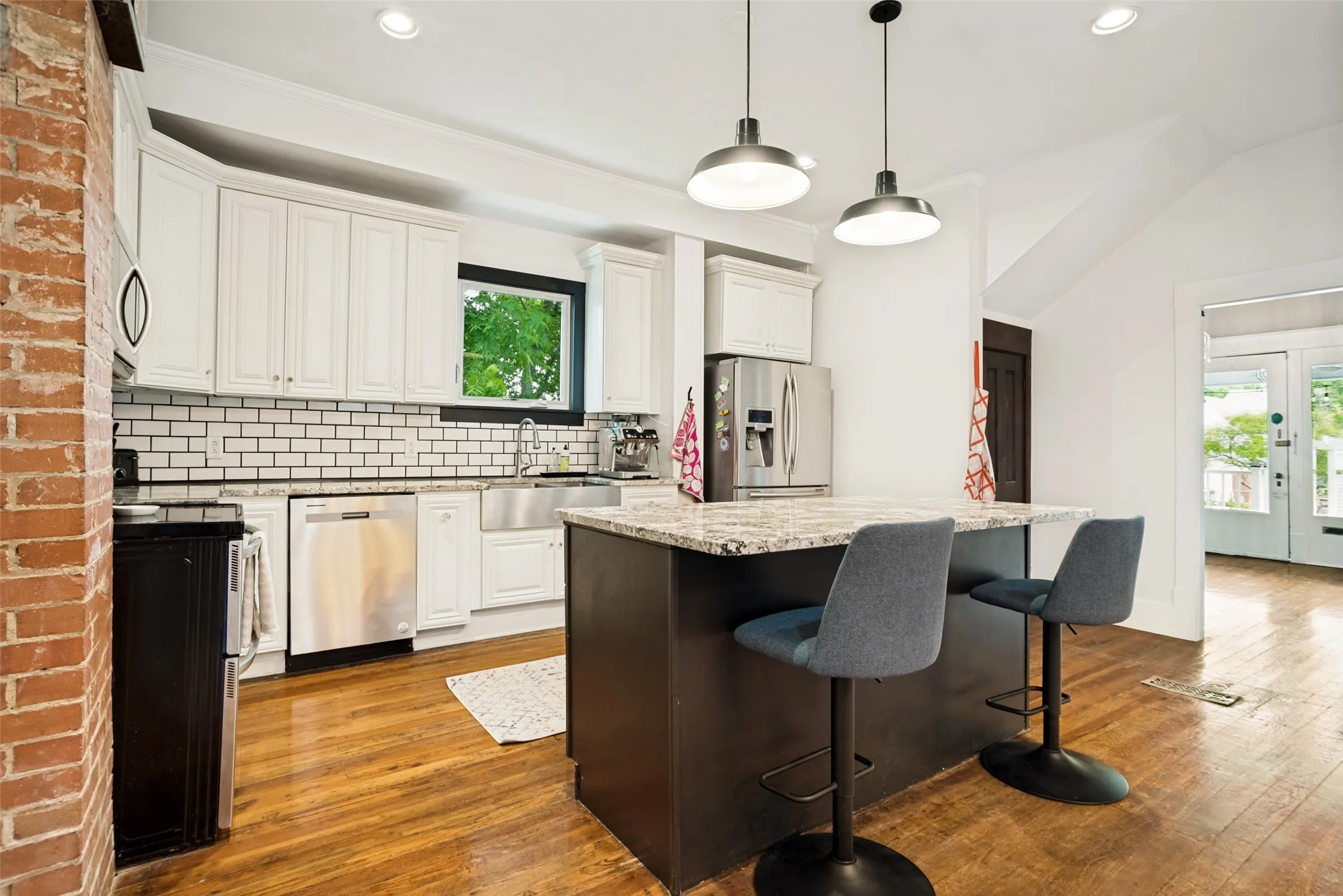 SUBWAY TILE, SHIPLAP, PENDANT LIGHTING PERFECT FOR A FARM HOUSE FEEL